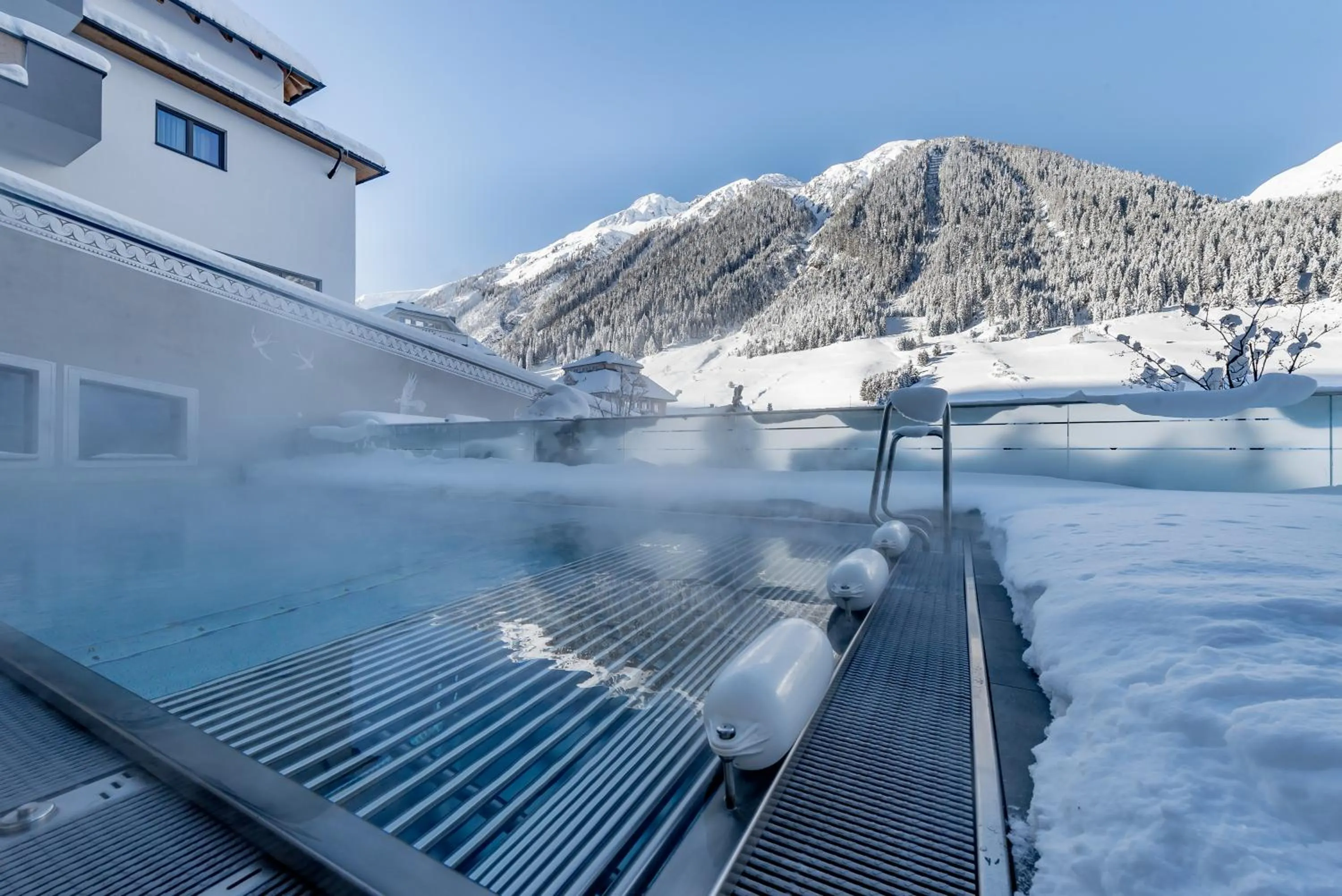 Swimming pool in Hotel Mondin