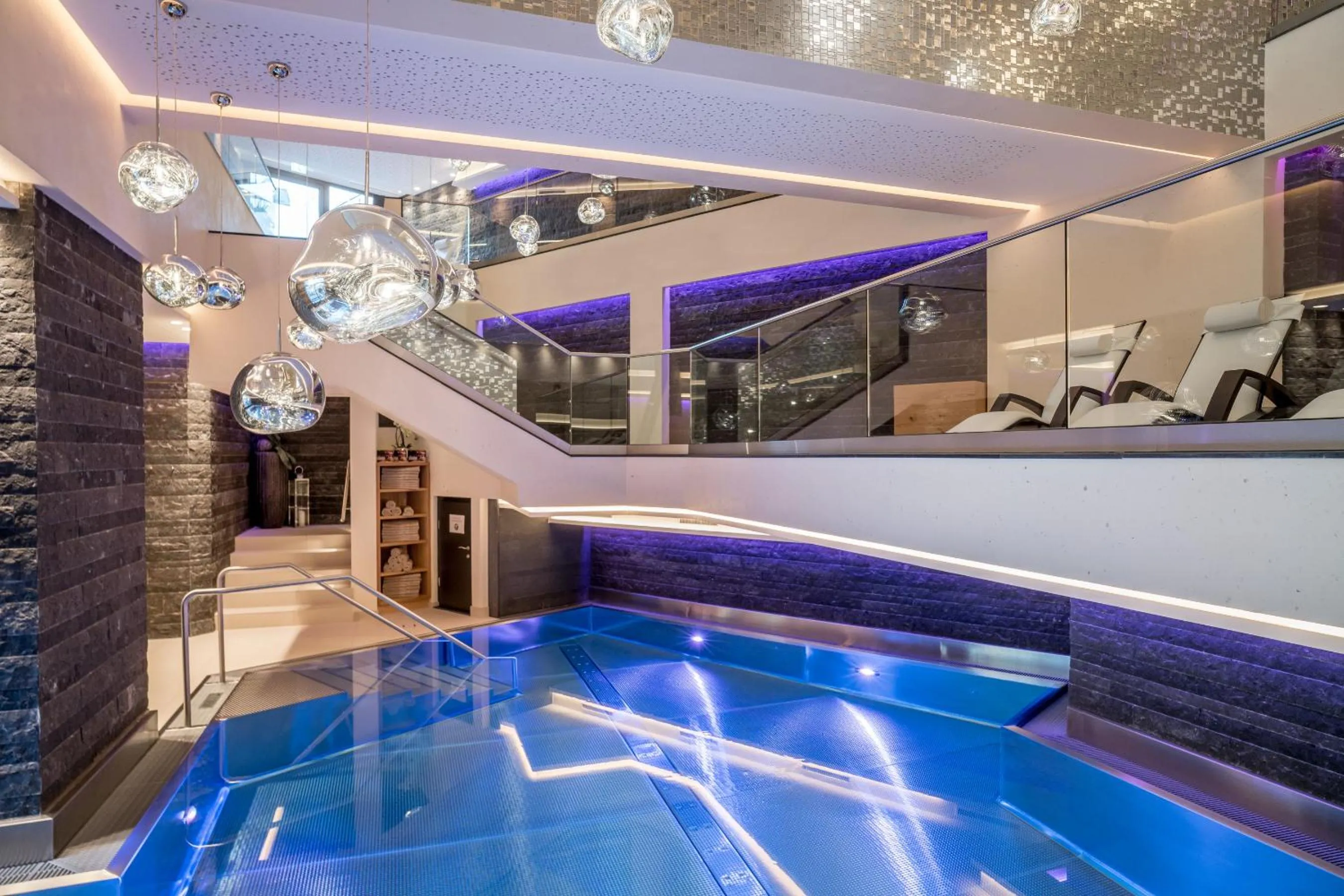 Swimming pool in Hotel Mondin