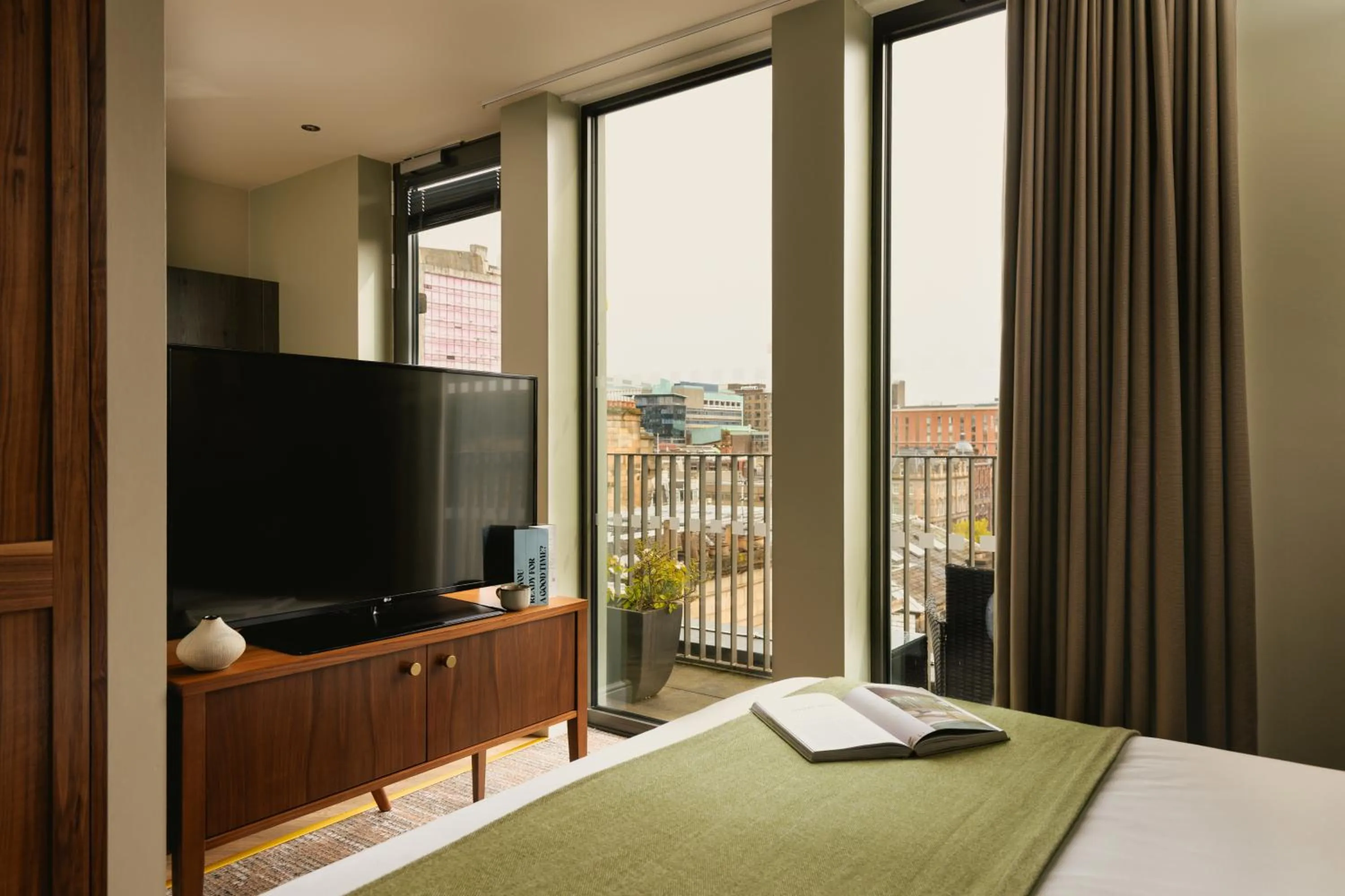 TV and multimedia, Bed in Native Glasgow