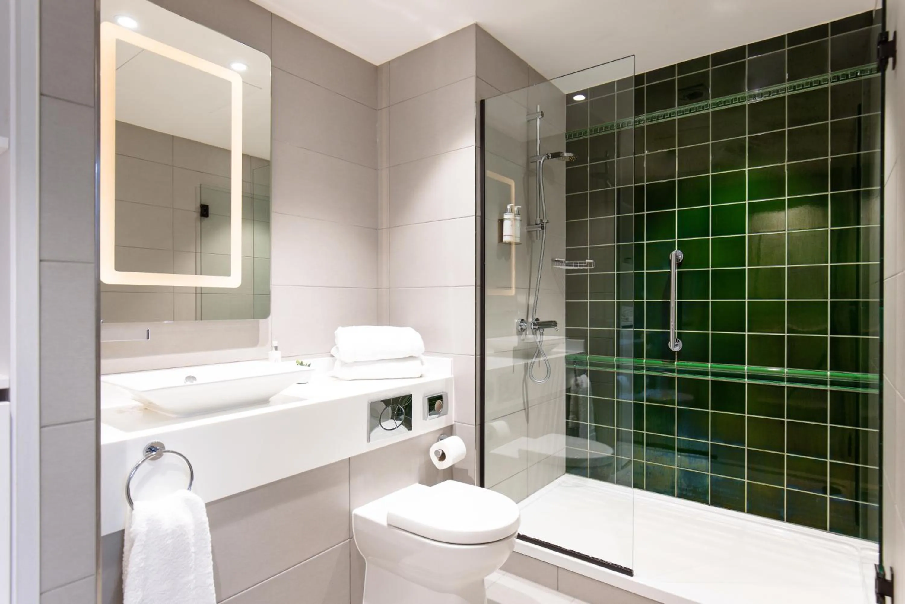 Shower in Native Glasgow