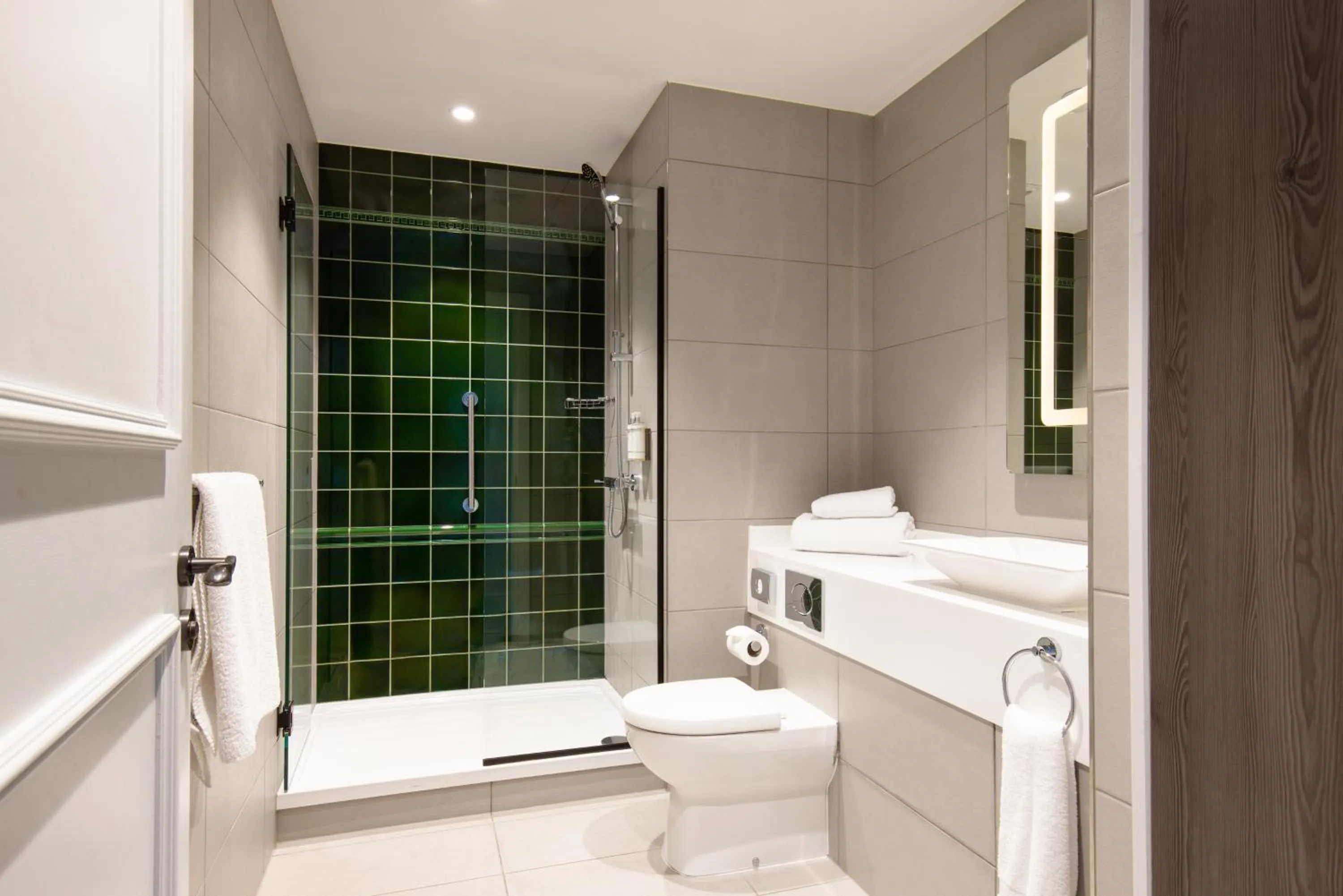 Shower in Native Glasgow