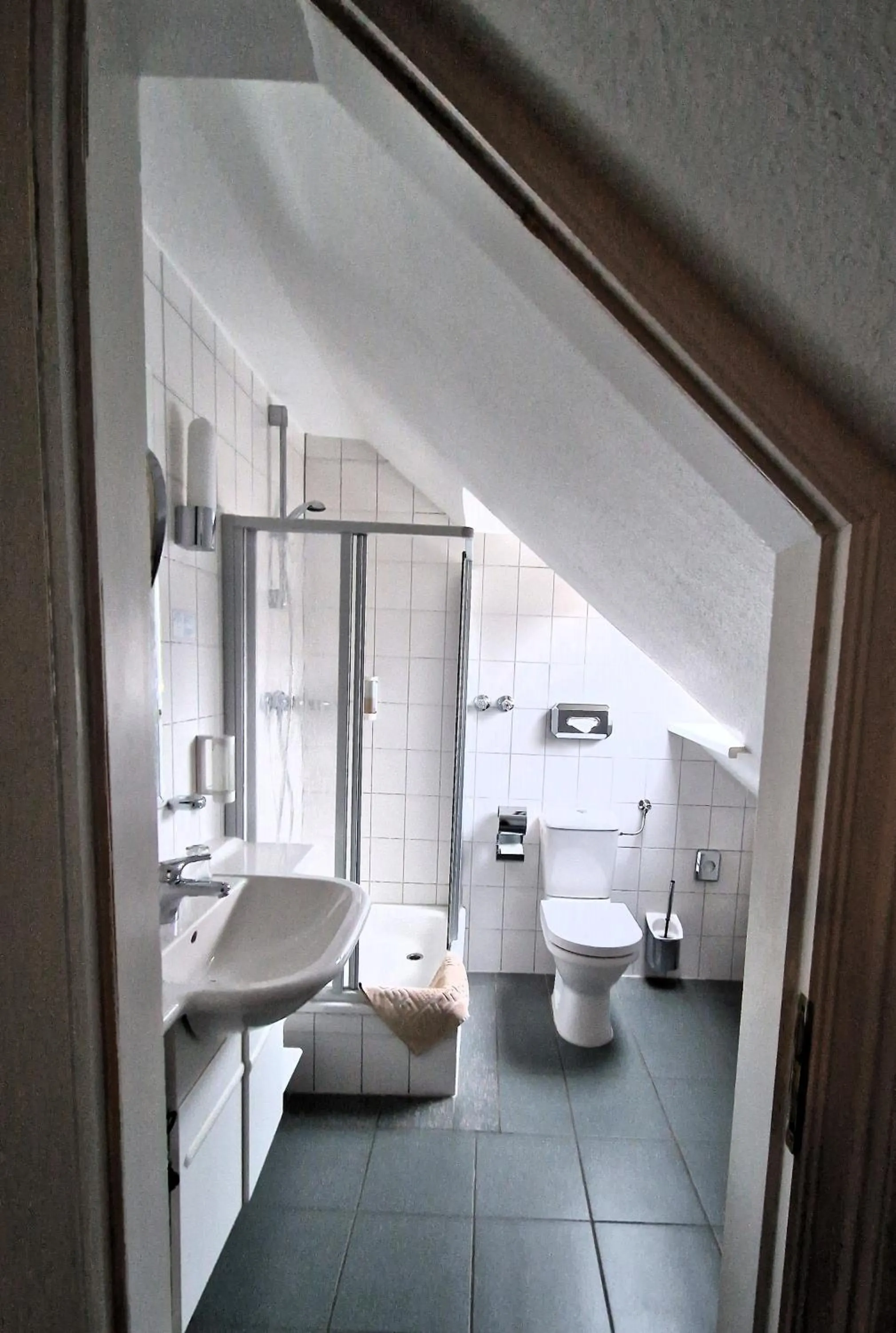 Bathroom in Hotel Fährhaus Niederkleveez