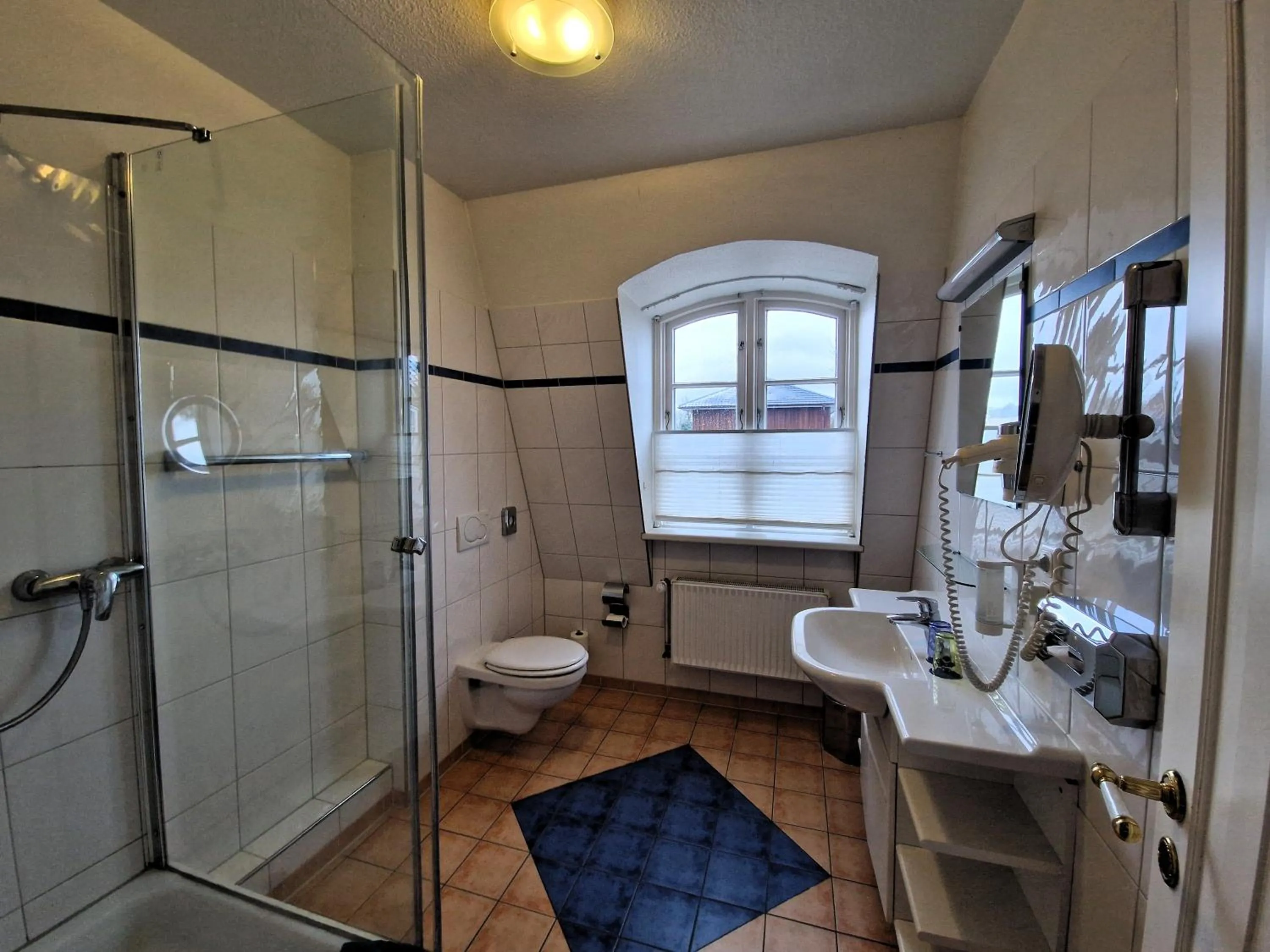 Bathroom in Hotel Fährhaus Niederkleveez