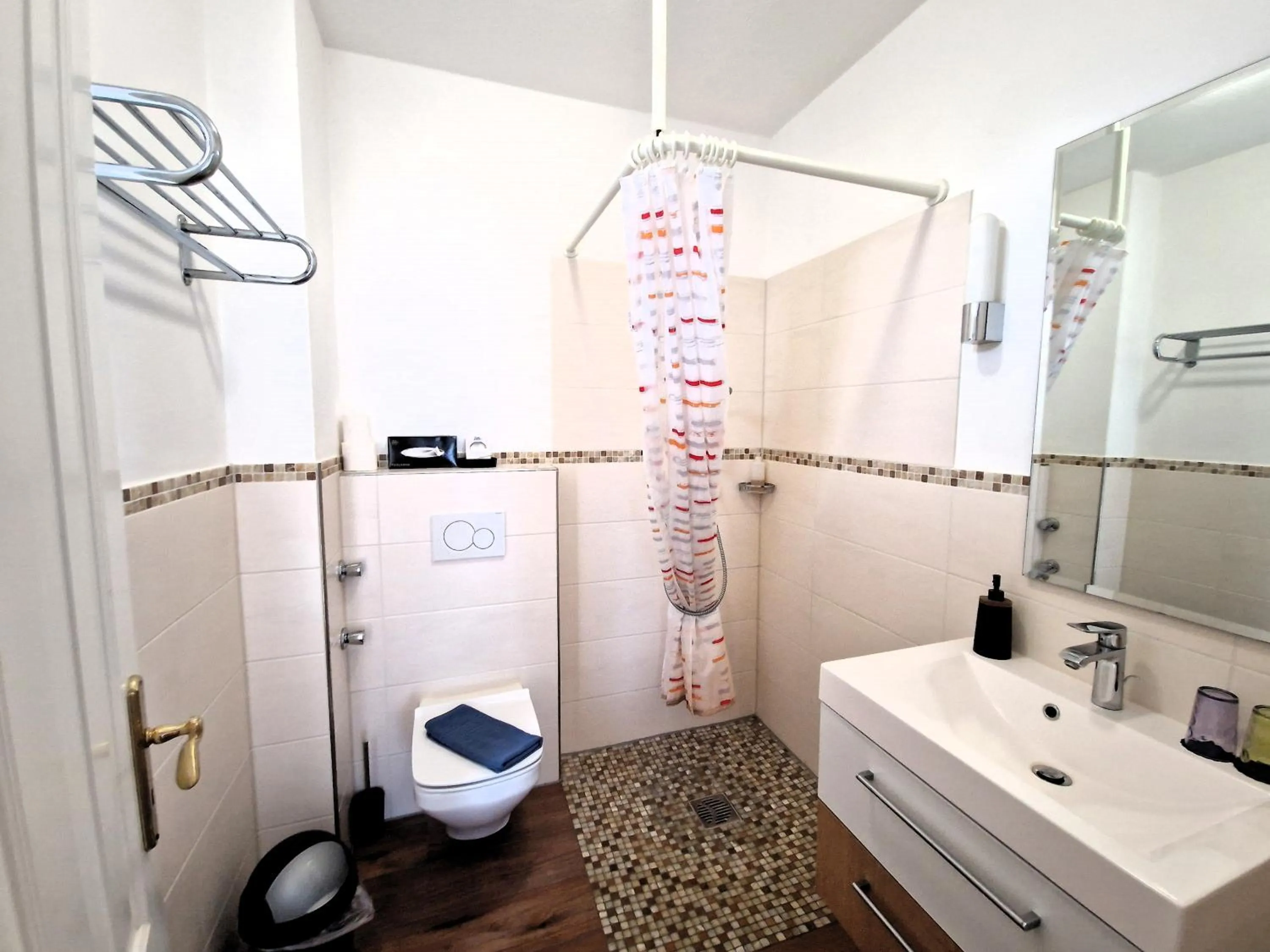 Bathroom in Hotel Fährhaus Niederkleveez