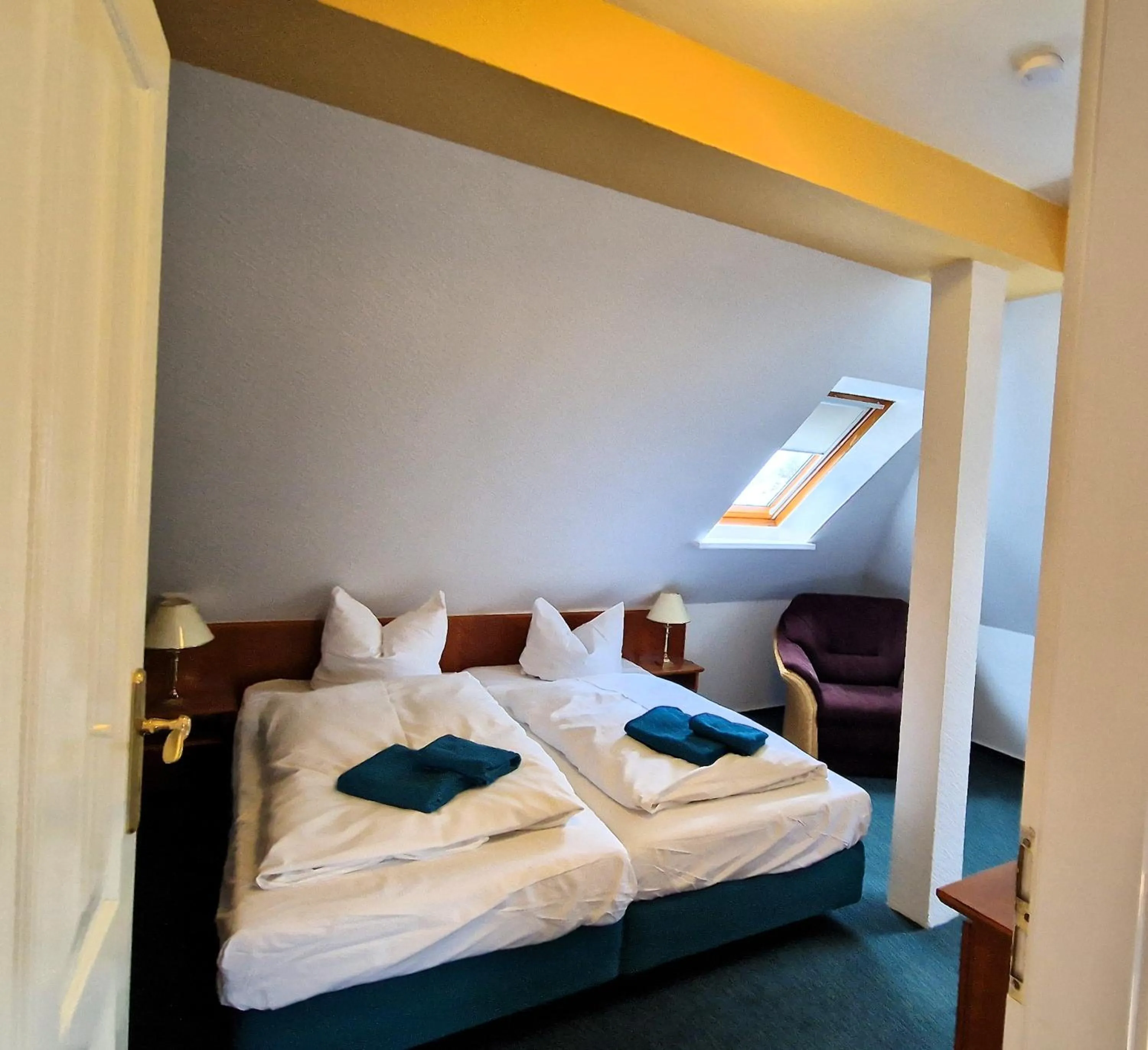 Bedroom, Bed in Hotel Fährhaus Niederkleveez