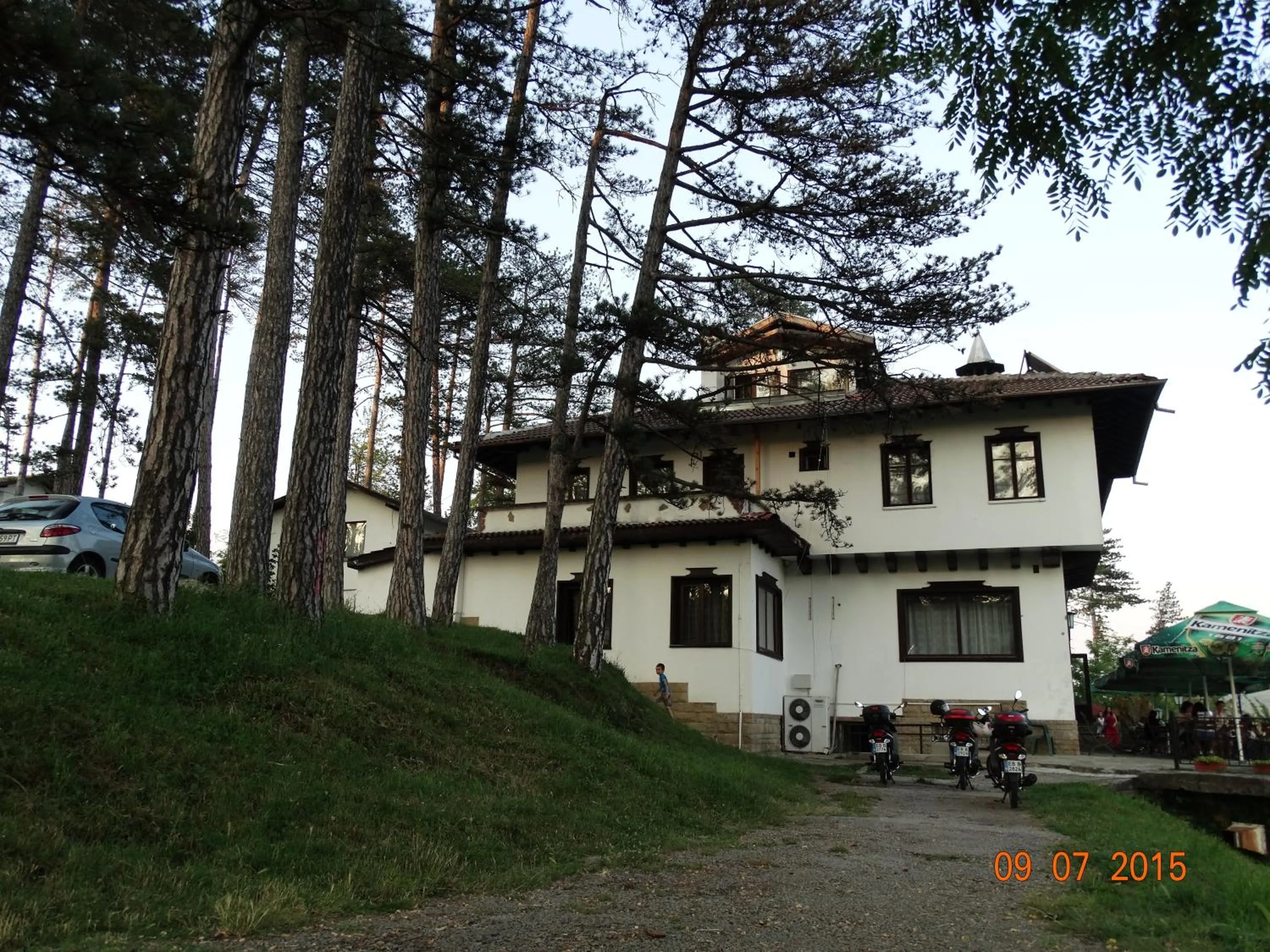 Facade/entrance in Complex Brashlyan