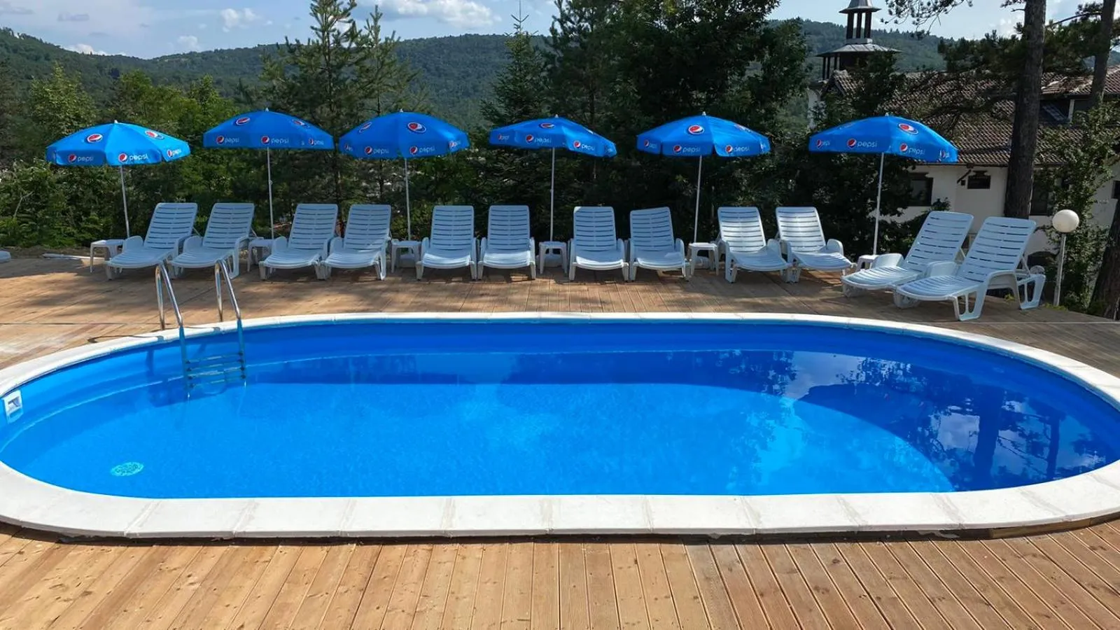 Swimming pool in Complex Brashlyan
