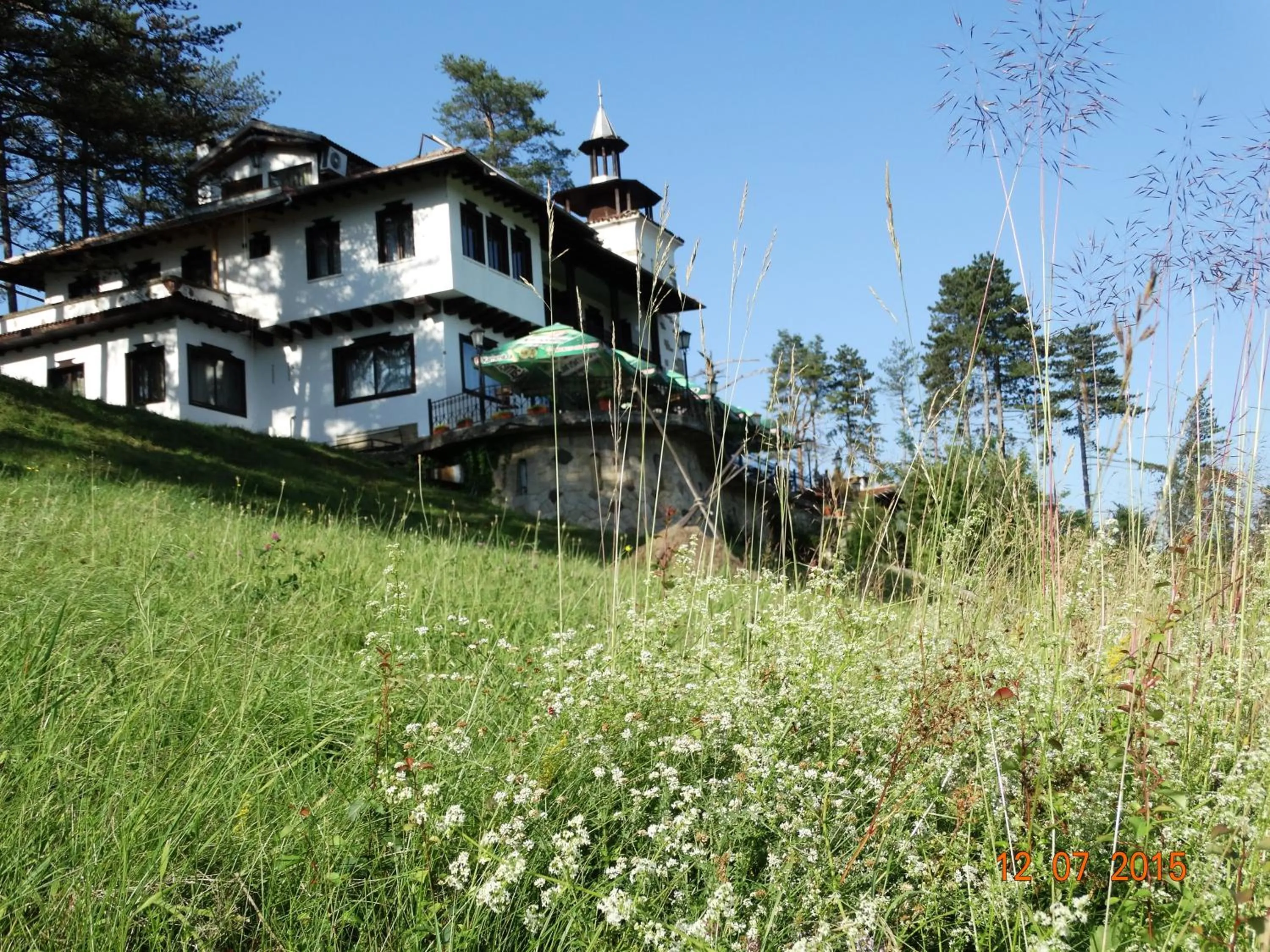 Facade/entrance in Complex Brashlyan