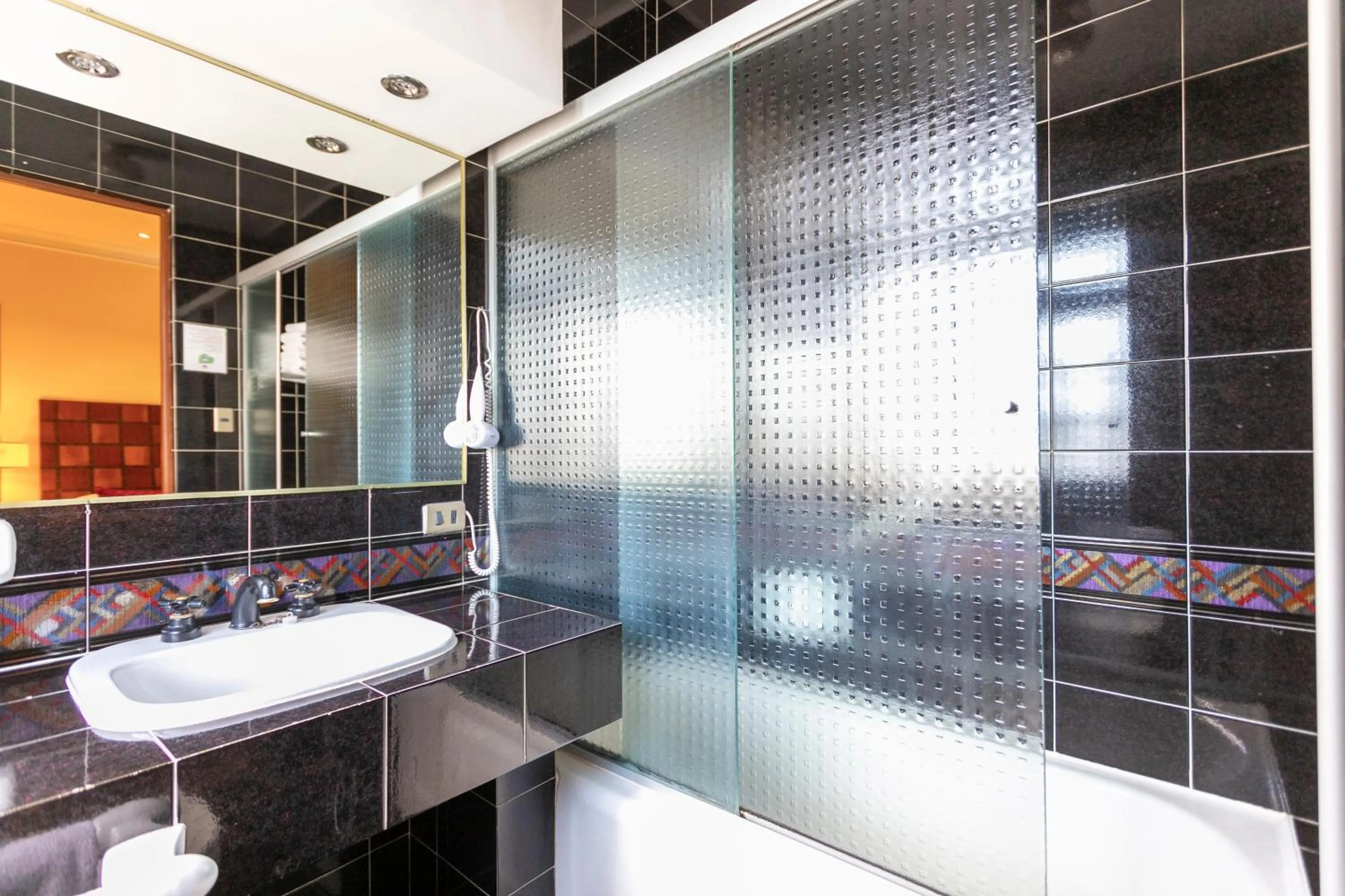 Shower in Gran Hotel Cochabamba