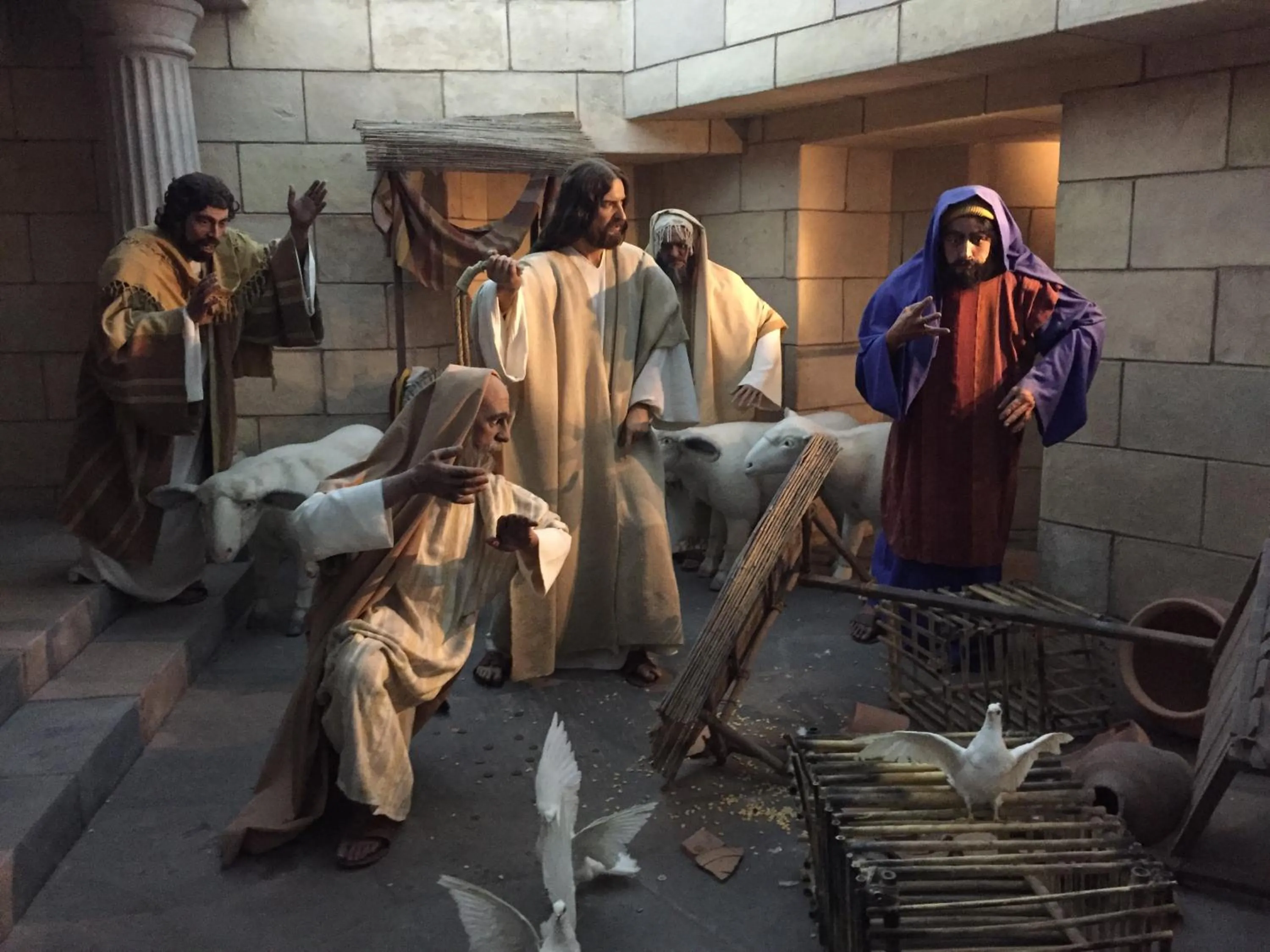 Text overlay in Hotel Corona