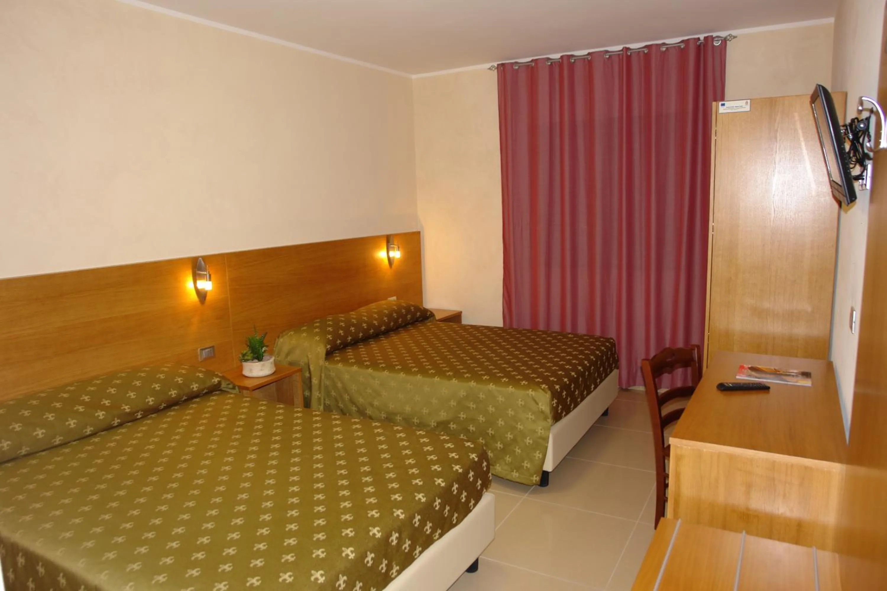 Photo of the whole room in Hotel Corona