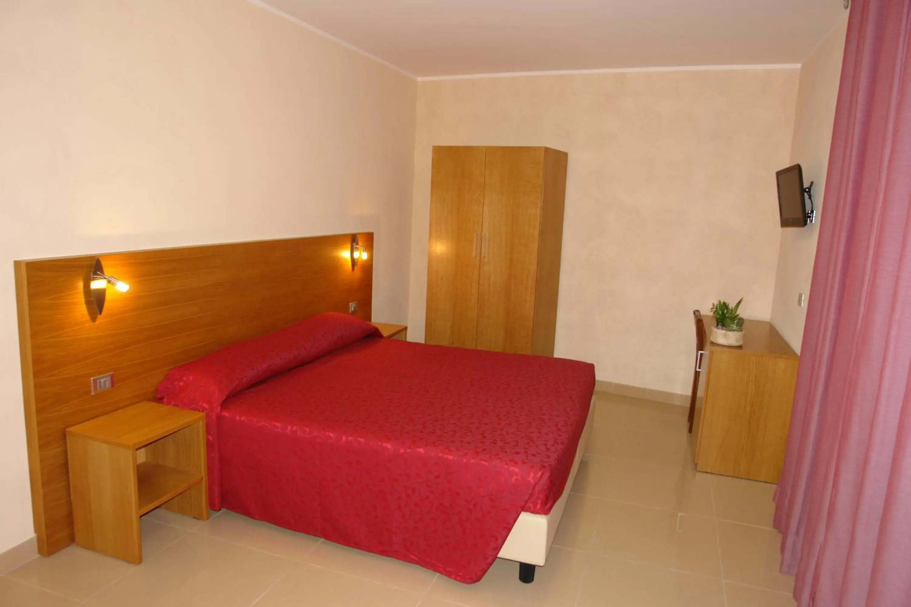 Double or Twin Room in Hotel Corona Double or Twin Room in Hotel Corona