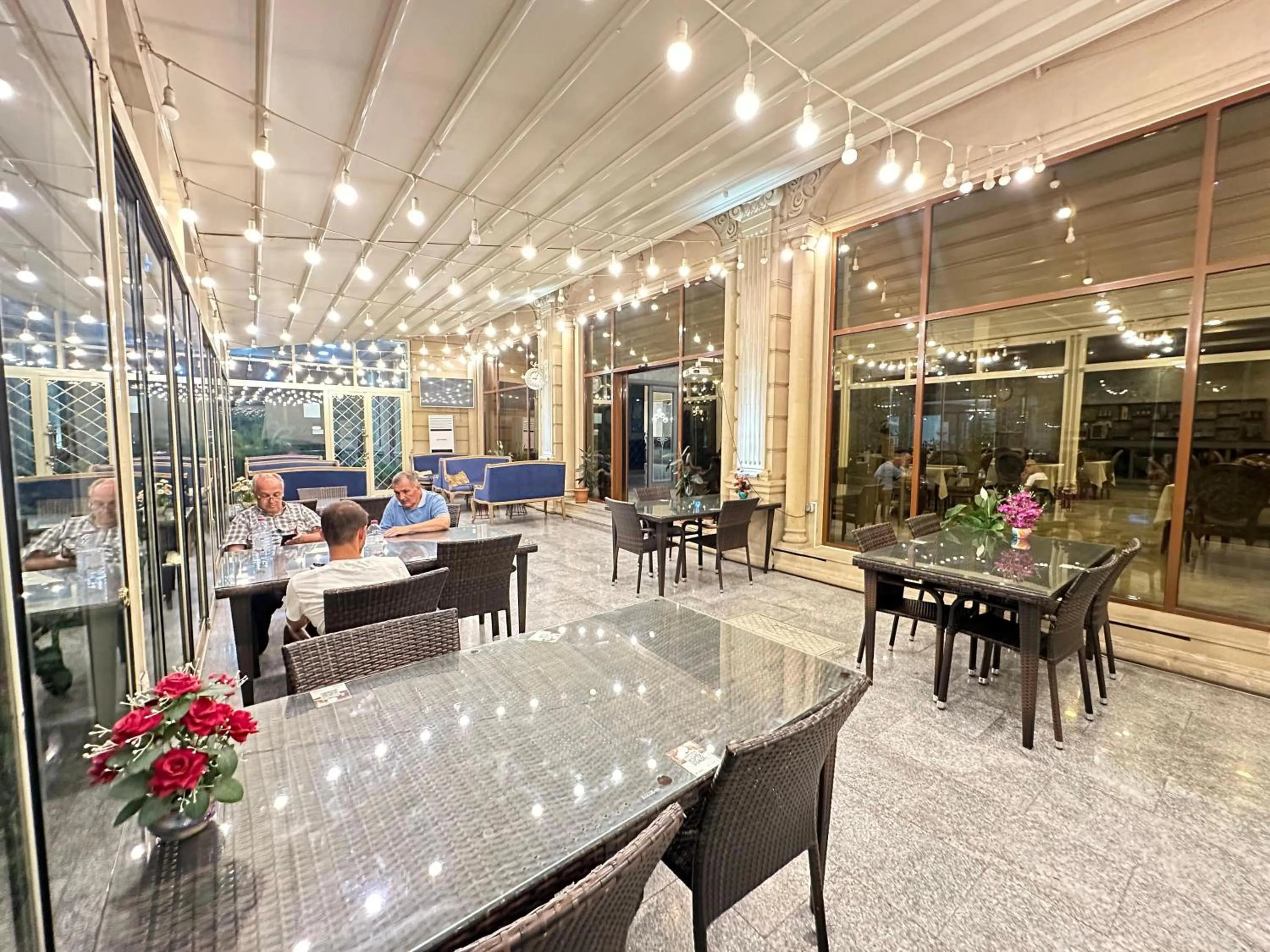 Restaurant/places to eat in GM City Hotel Baku