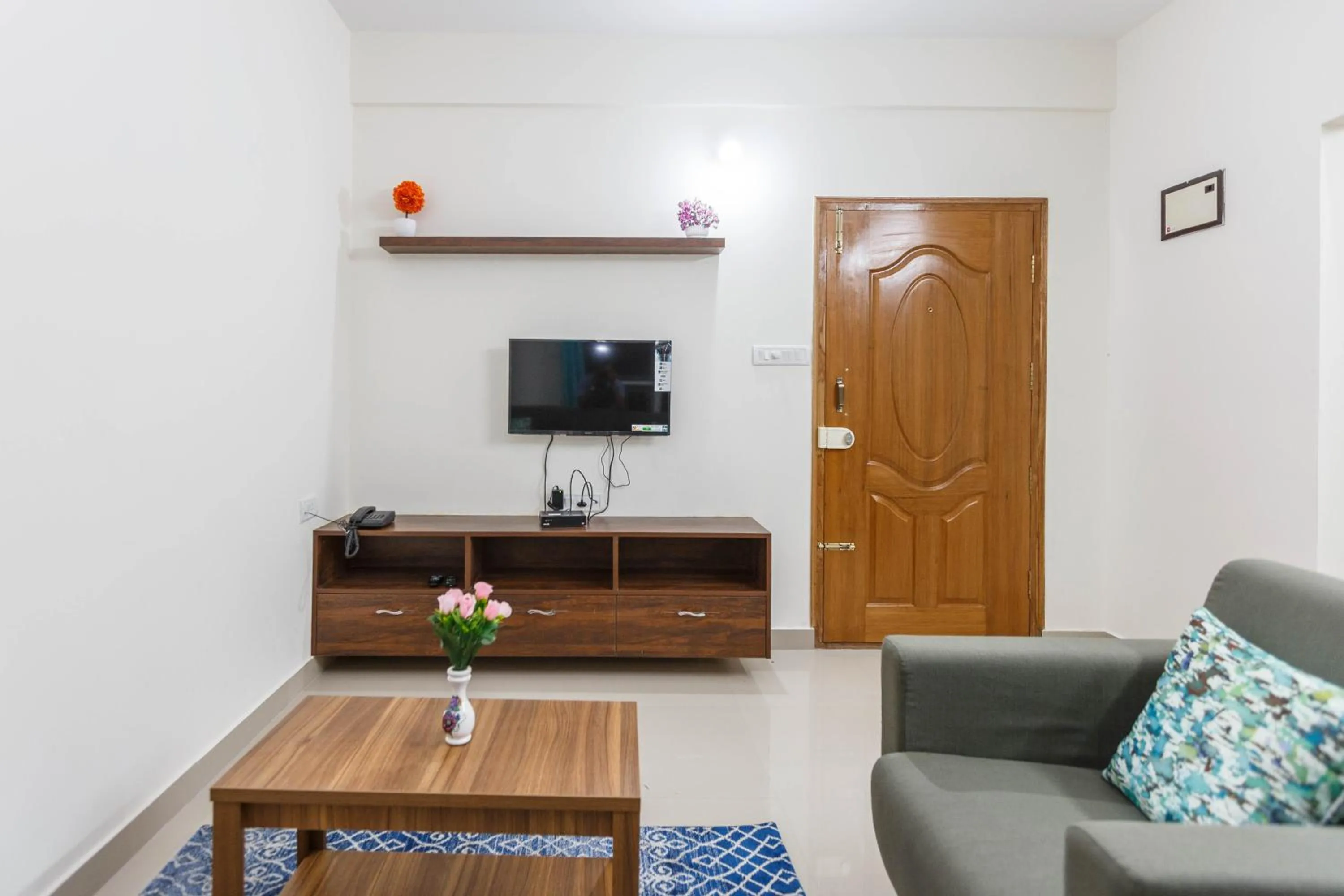 TV and multimedia in Mistyblue Serviced Apartments