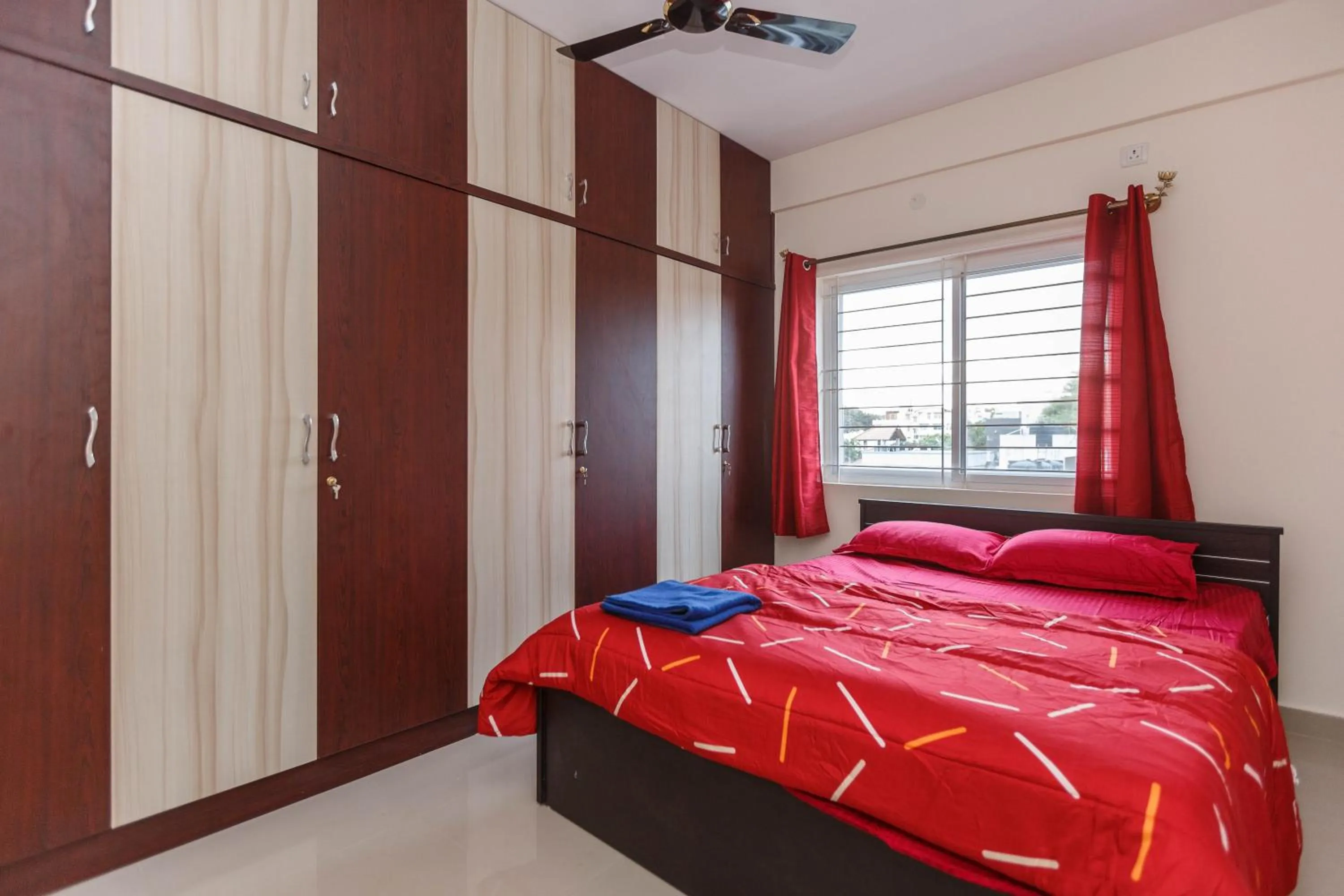 Photo of the whole room, Bed in Mistyblue Serviced Apartments