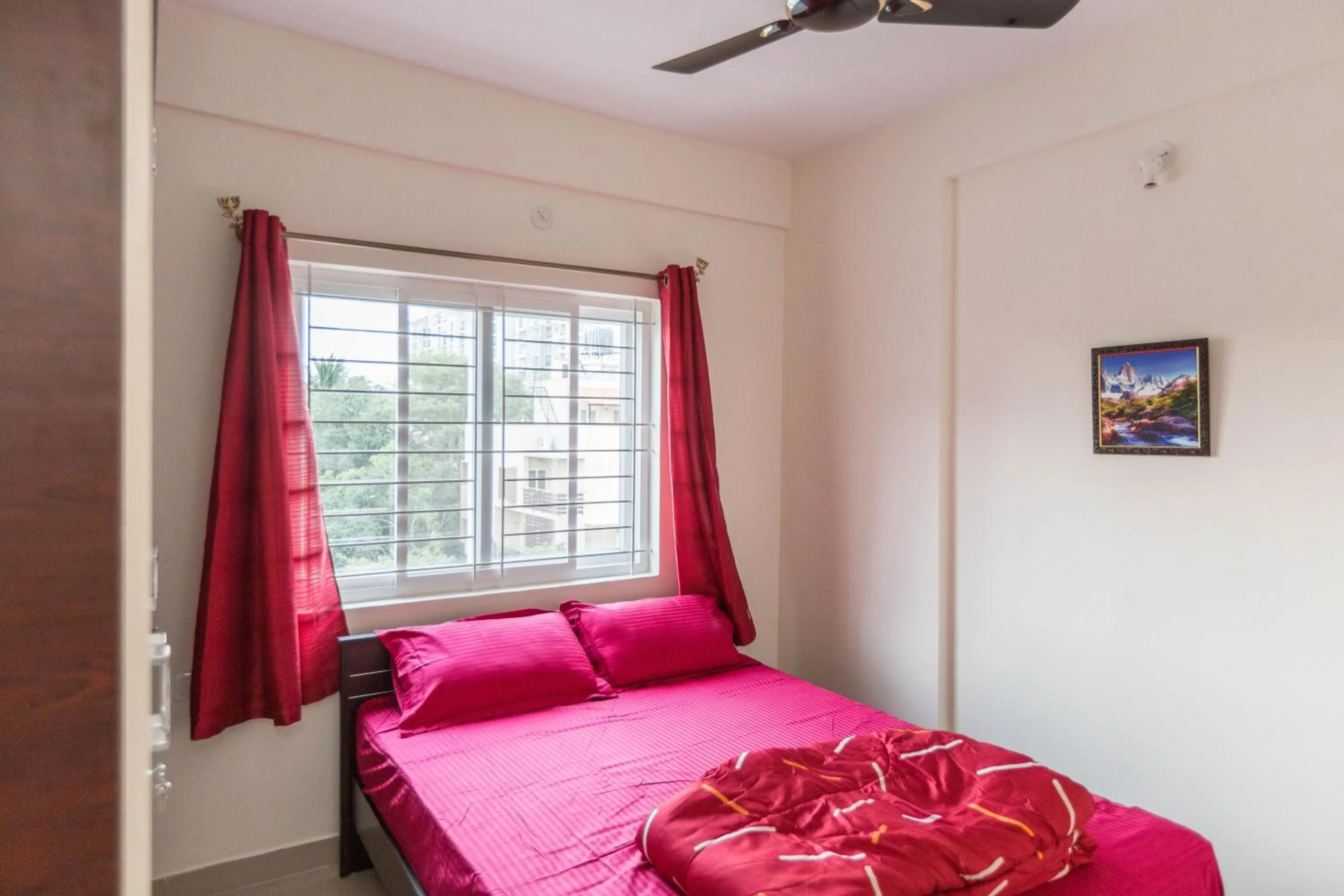 Photo of the whole room, Bed in Mistyblue Serviced Apartments