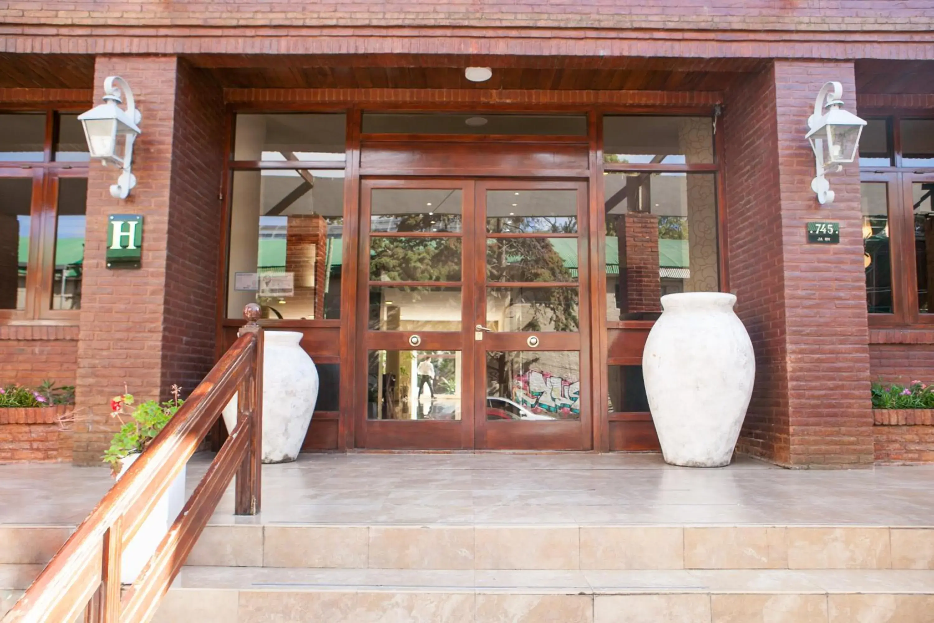 Facade/entrance in Bagu Pinamar Hotel Facade/entrance in Bagu Pinamar Hotel