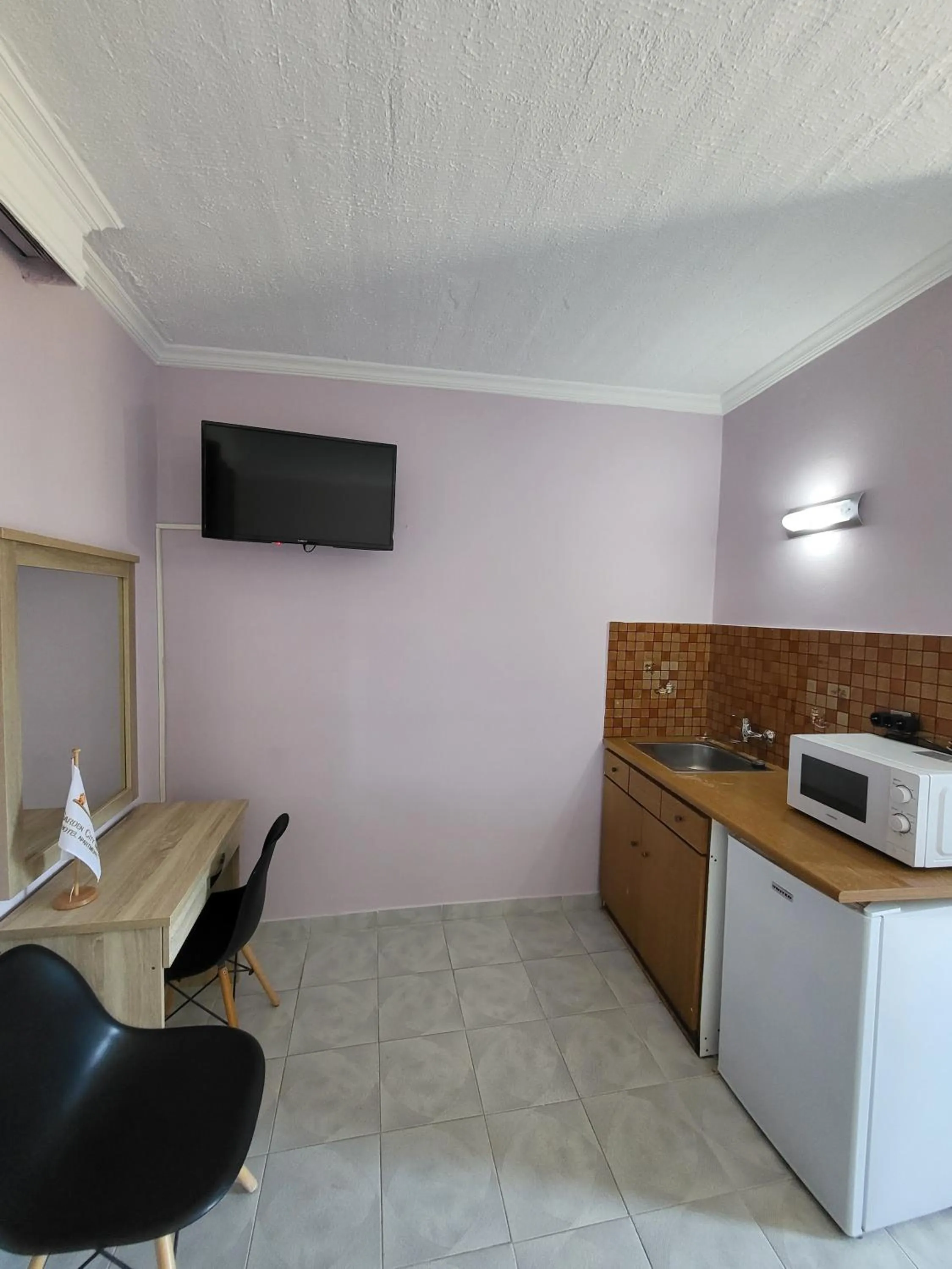 Kitchen or kitchenette in Garden City Image