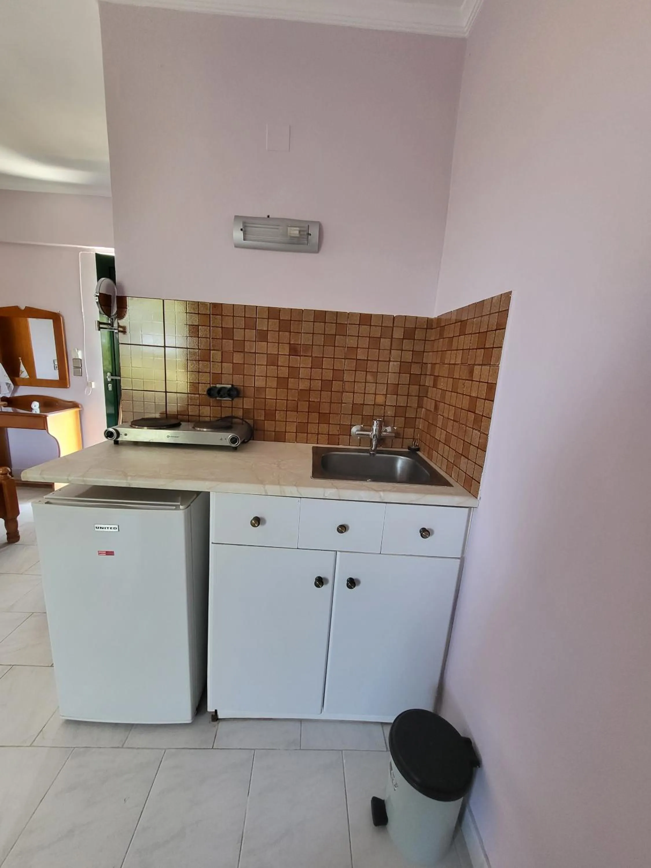 Kitchen or kitchenette in Garden City Image