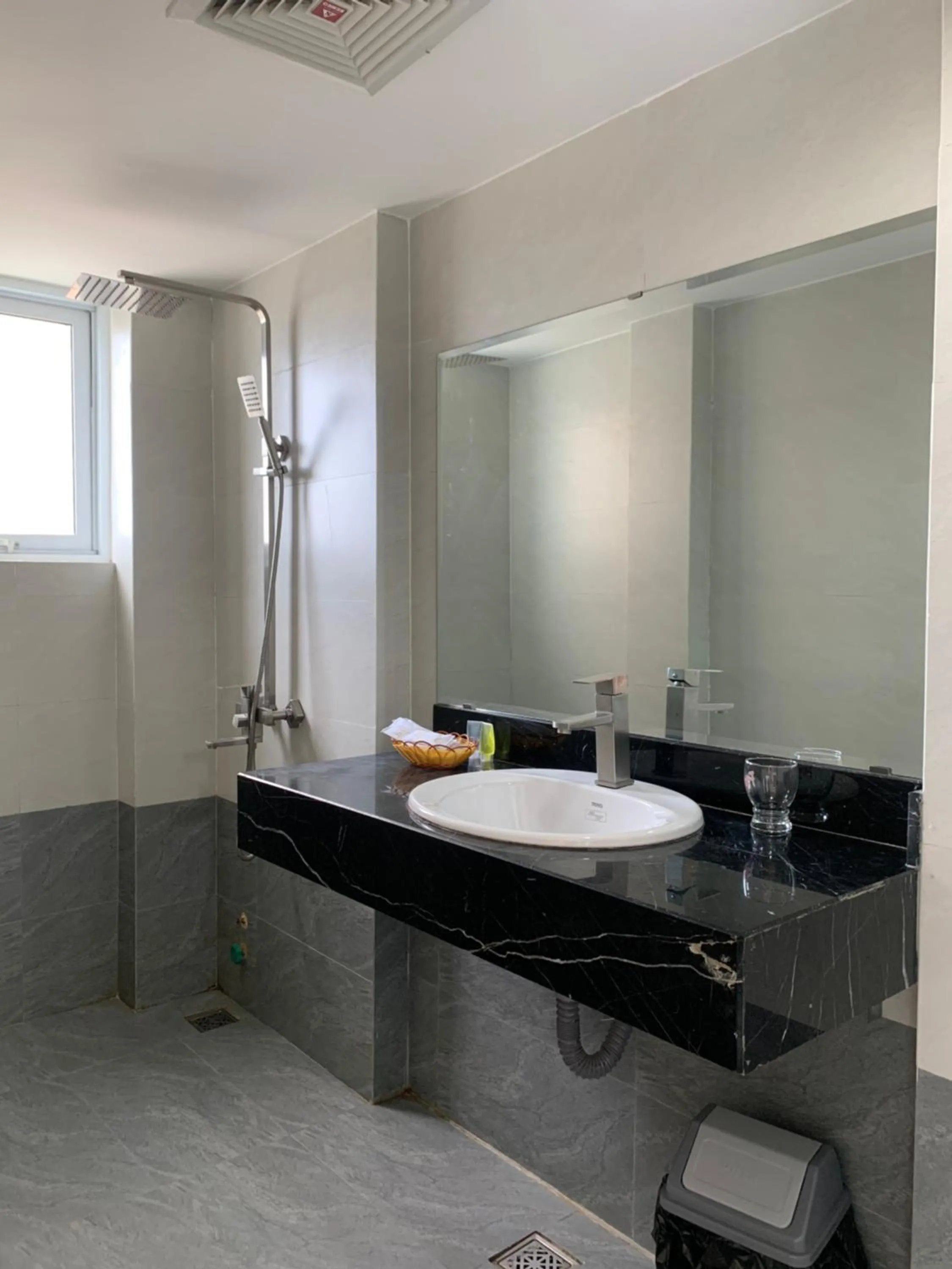 Bathroom in Nice Hue Hotel