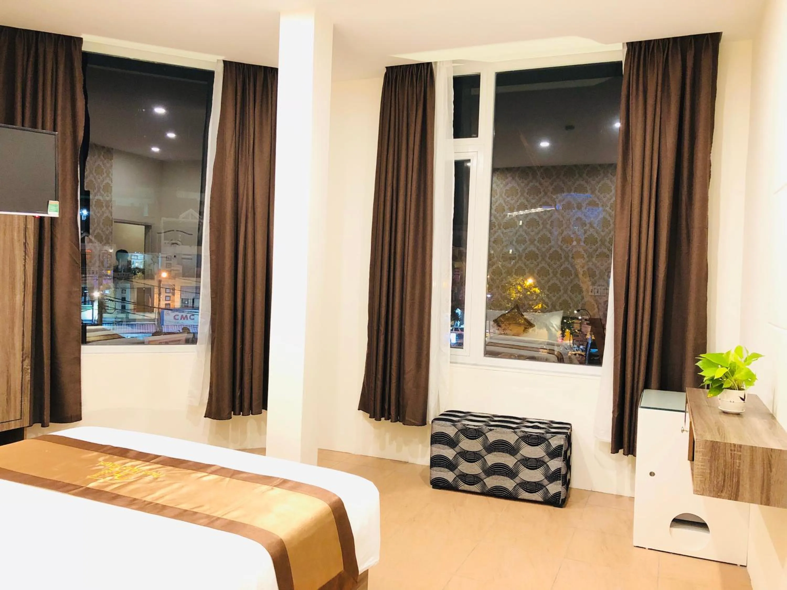 Bedroom, Bed in Nice Hue Hotel