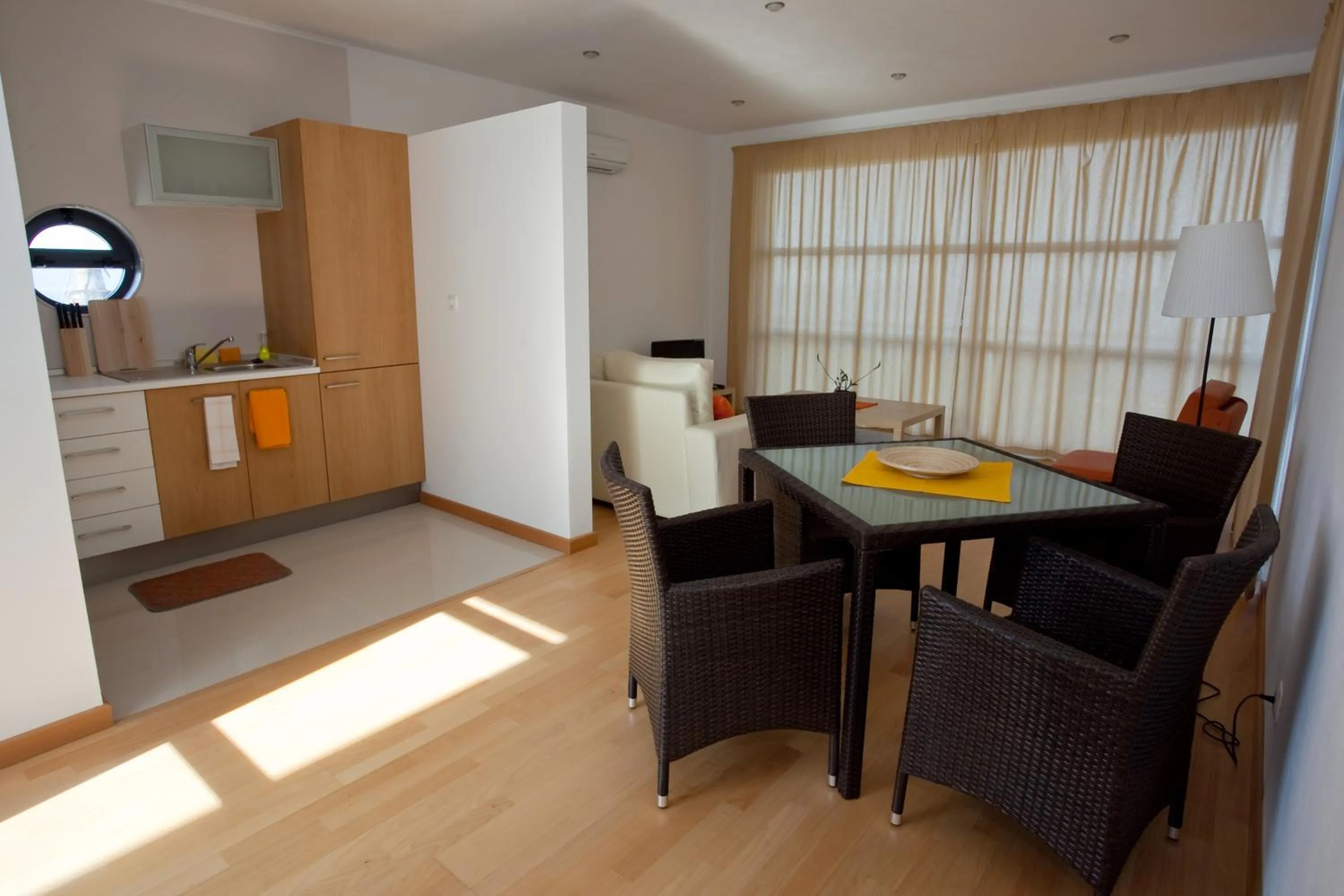 Kitchen or kitchenette in Cantinho das Buganvilias AT****