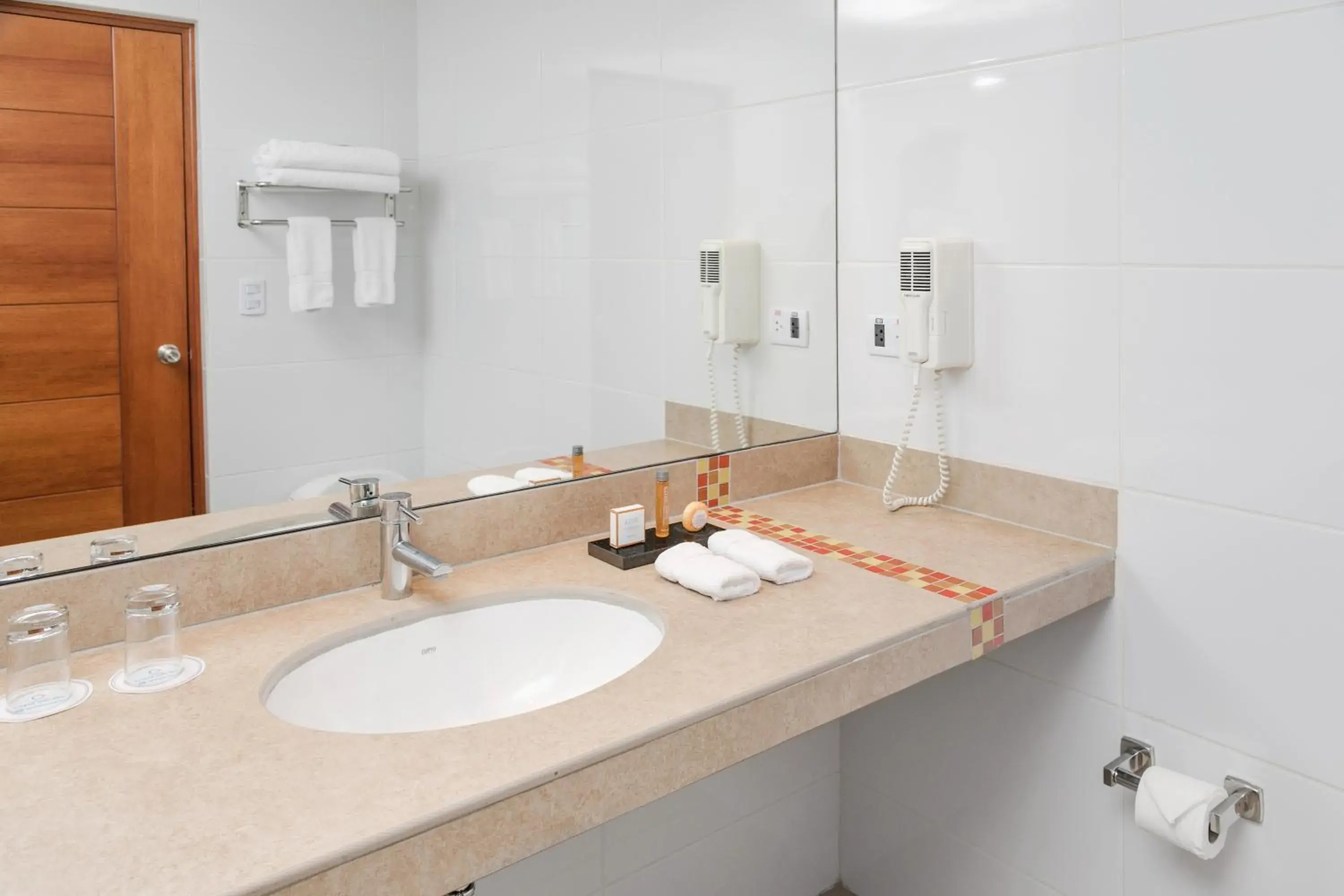 Bathroom in Wyndham Costa del Sol Pucallpa Bathroom in Wyndham Costa del Sol Pucallpa