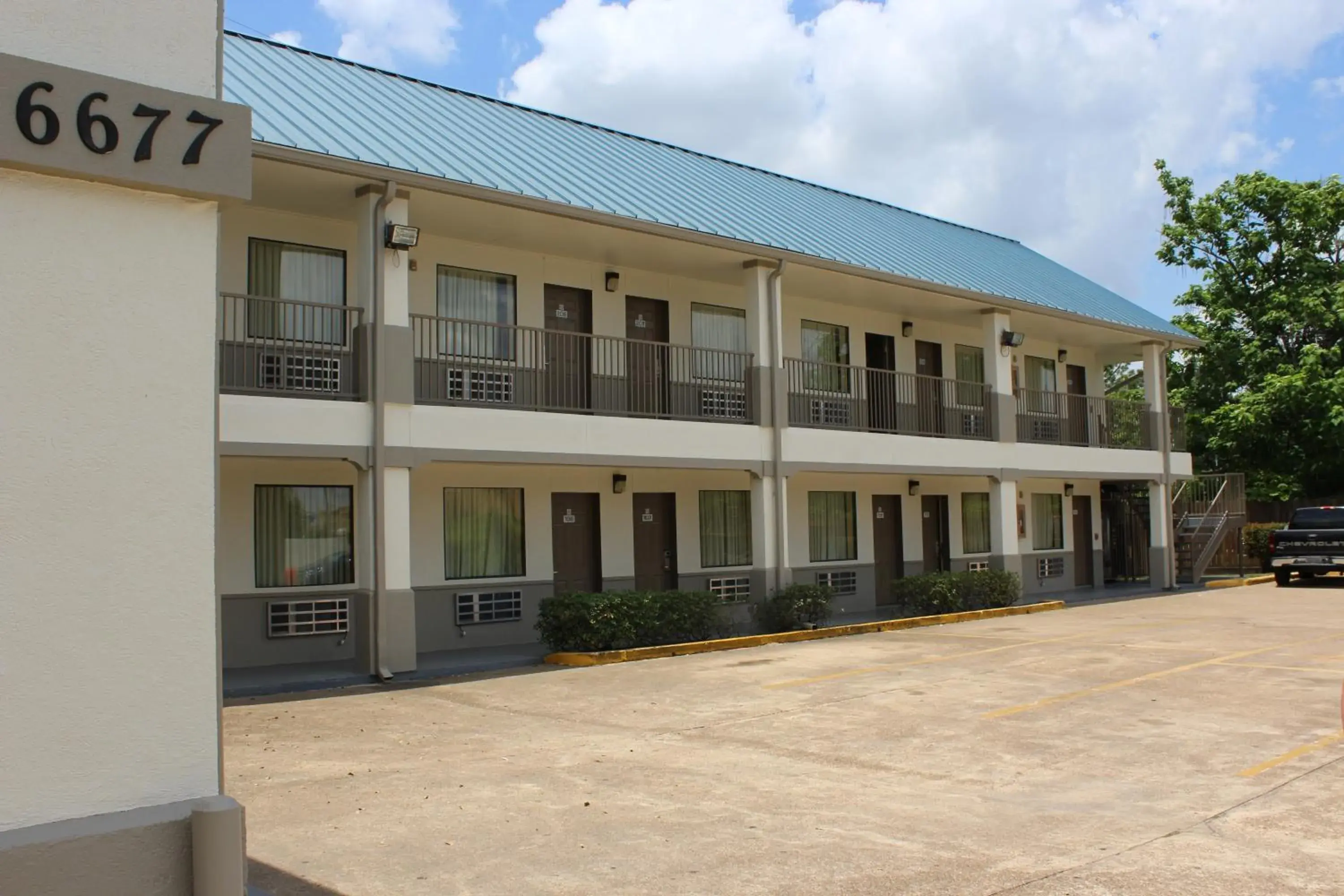Property building in Scottish Inns Westcott Street Property building in Scottish Inns Westcott Street