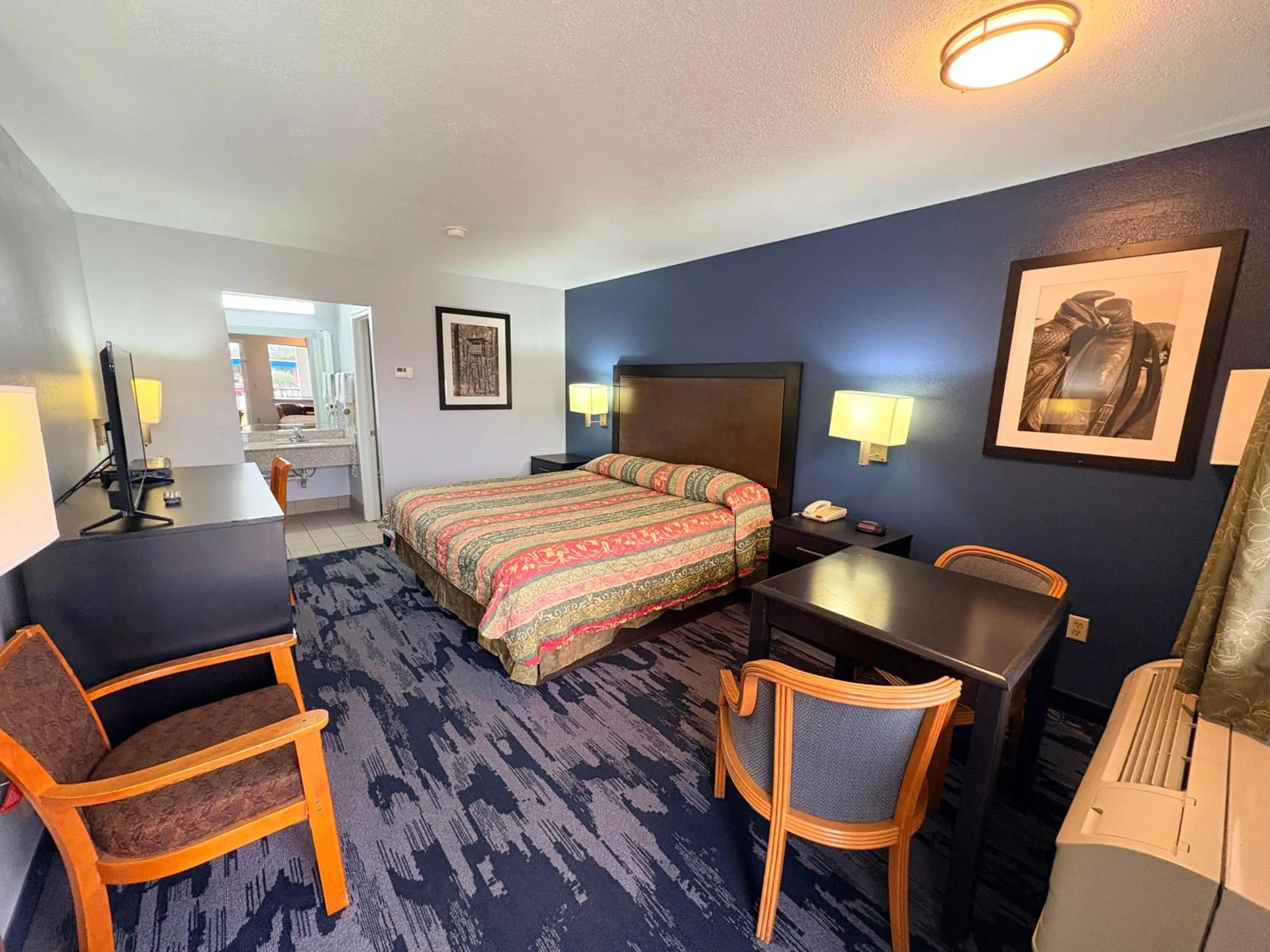 TV and multimedia, Bed in Scottish Inns Westcott Street