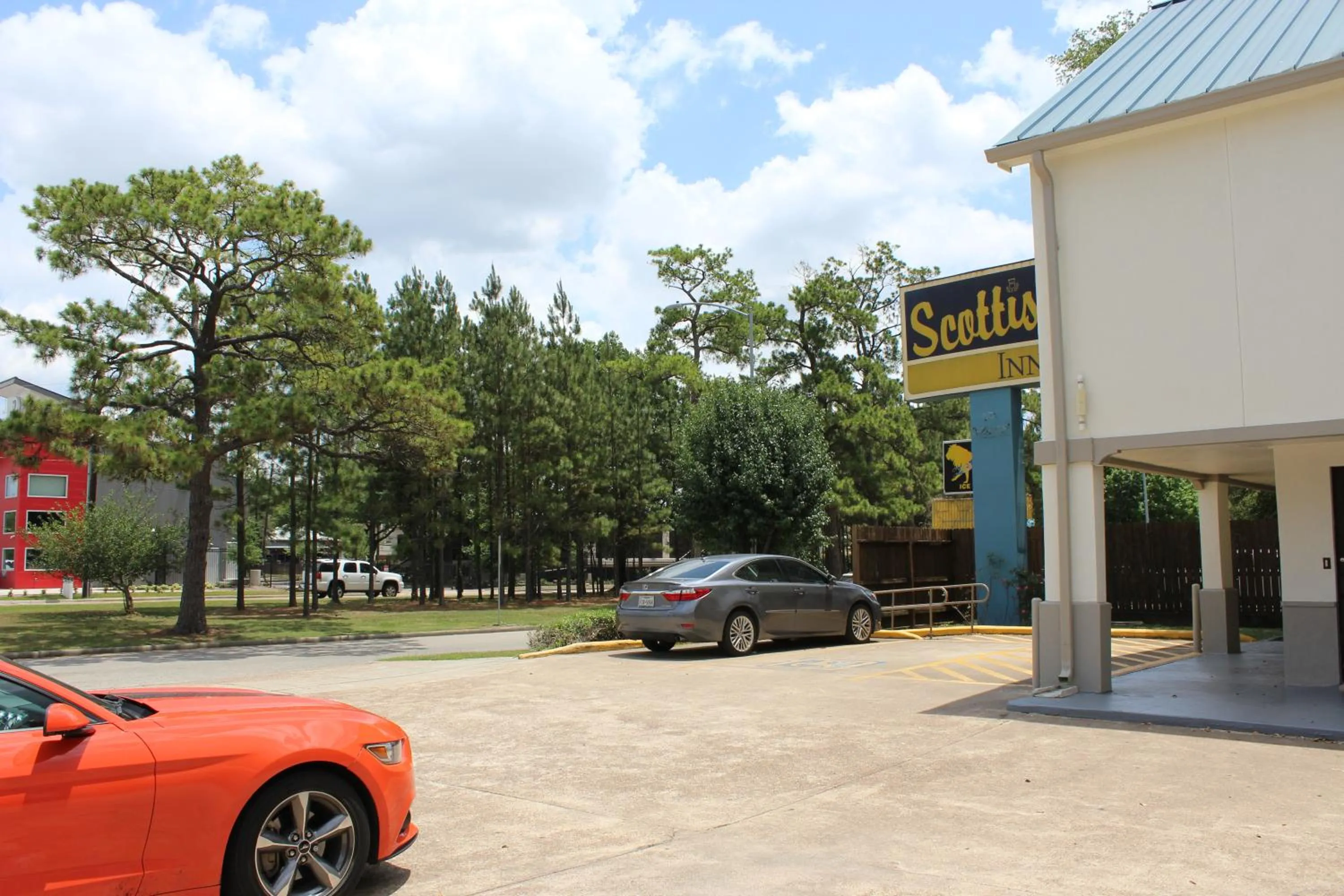 Facade/entrance in Scottish Inns Westcott Street