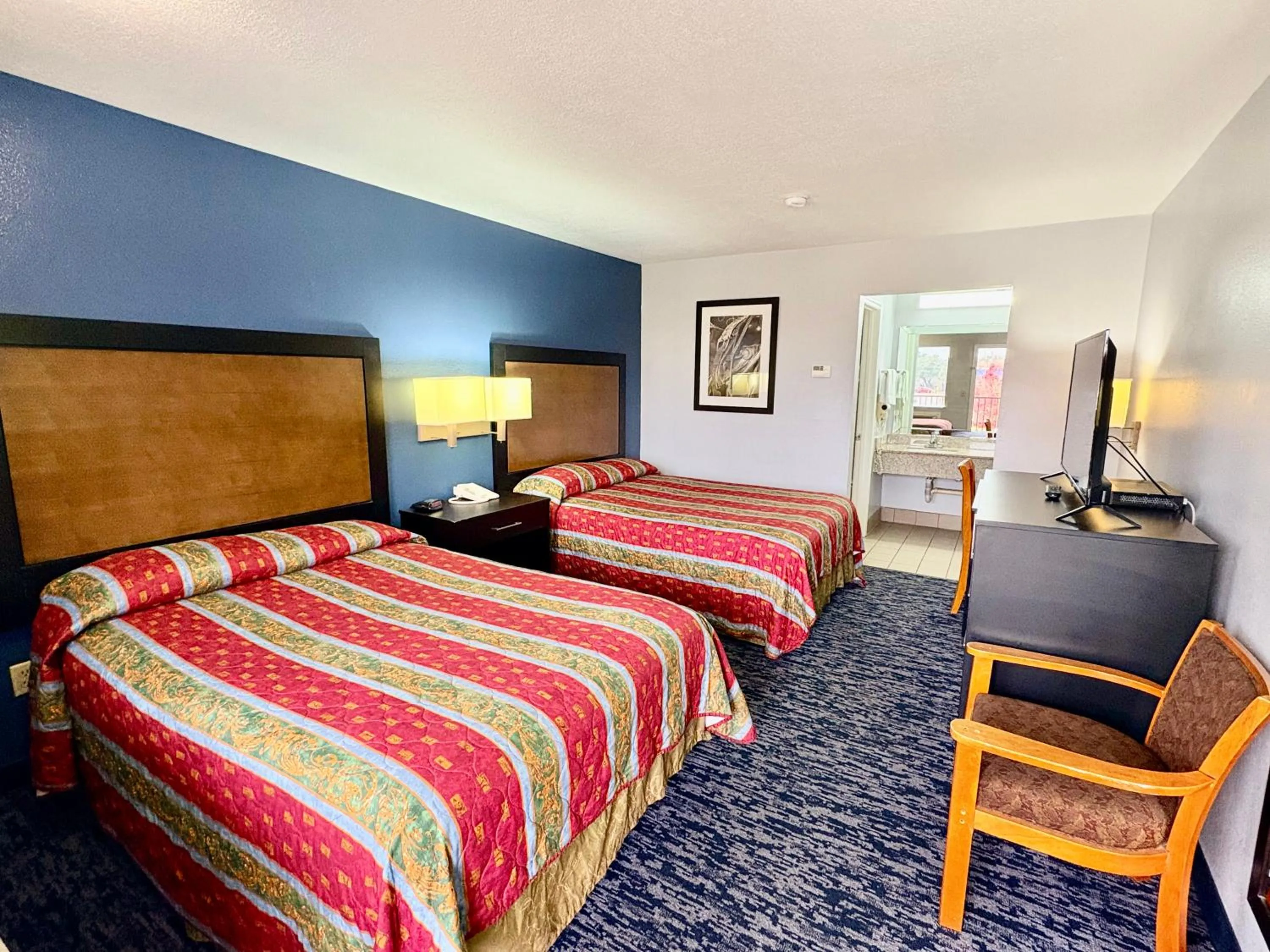 TV and multimedia, Bed in Scottish Inns Westcott Street