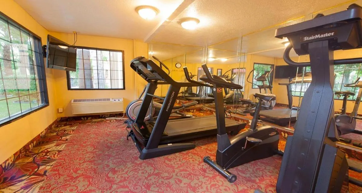 Fitness centre/facilities in Clarion Hotel Bakersfield North