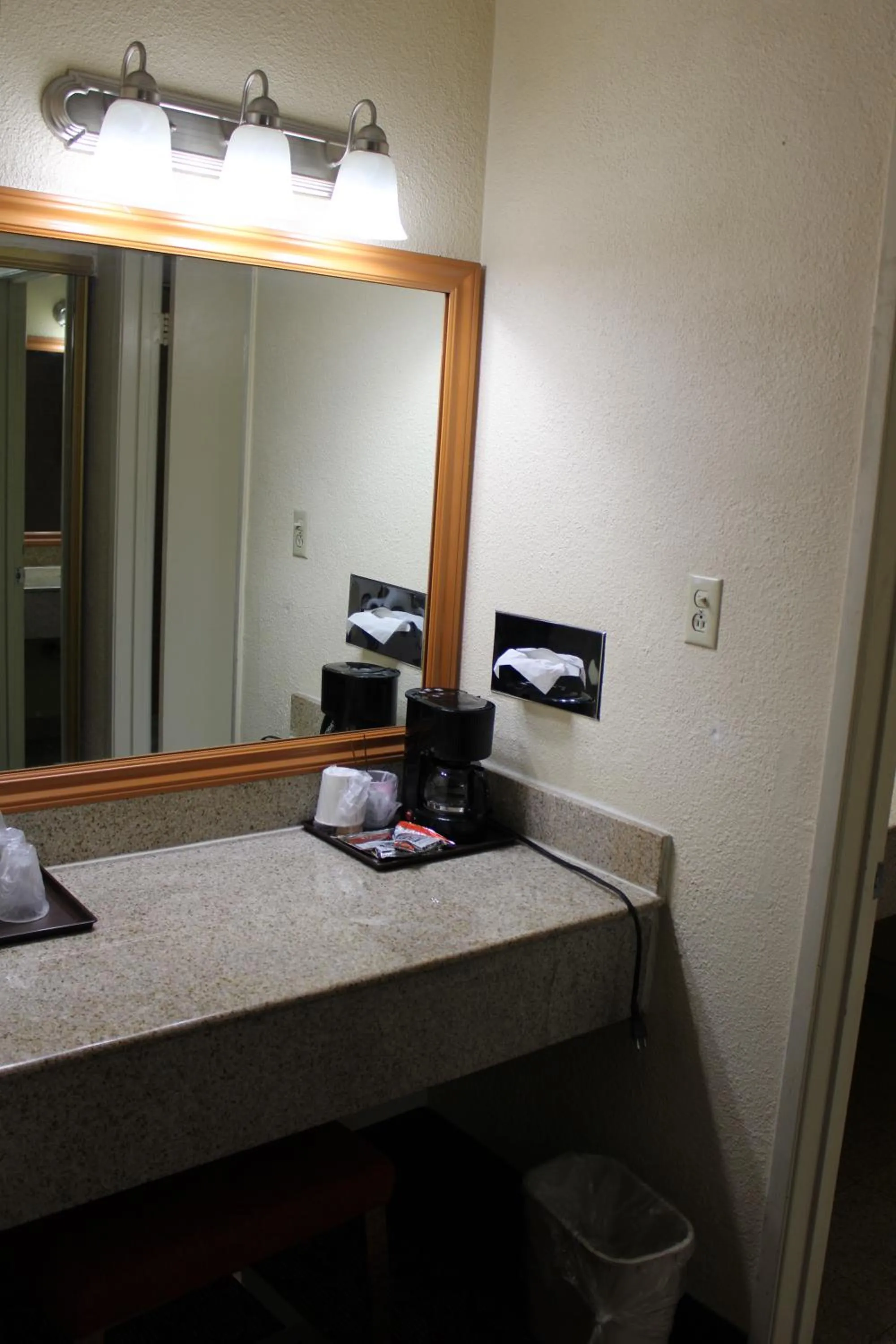 Bathroom in Clarion Hotel Bakersfield North