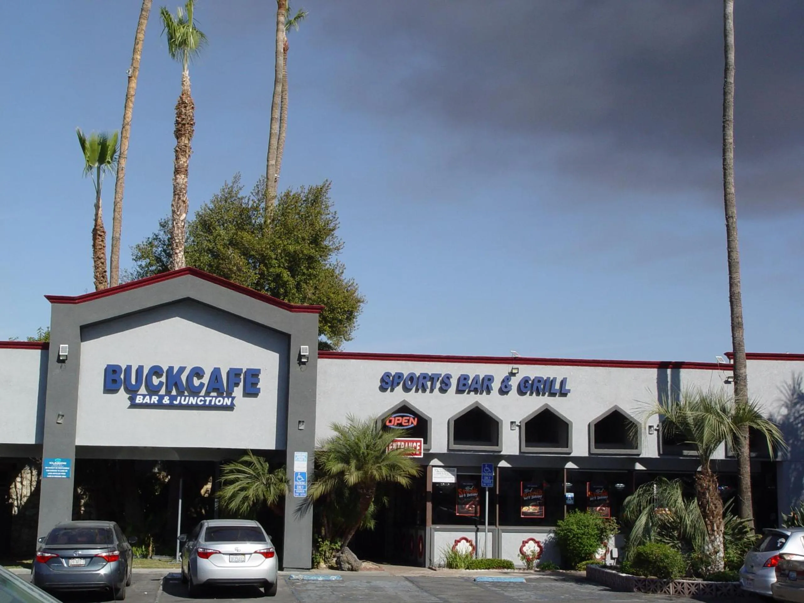 Property building in Clarion Hotel Bakersfield North