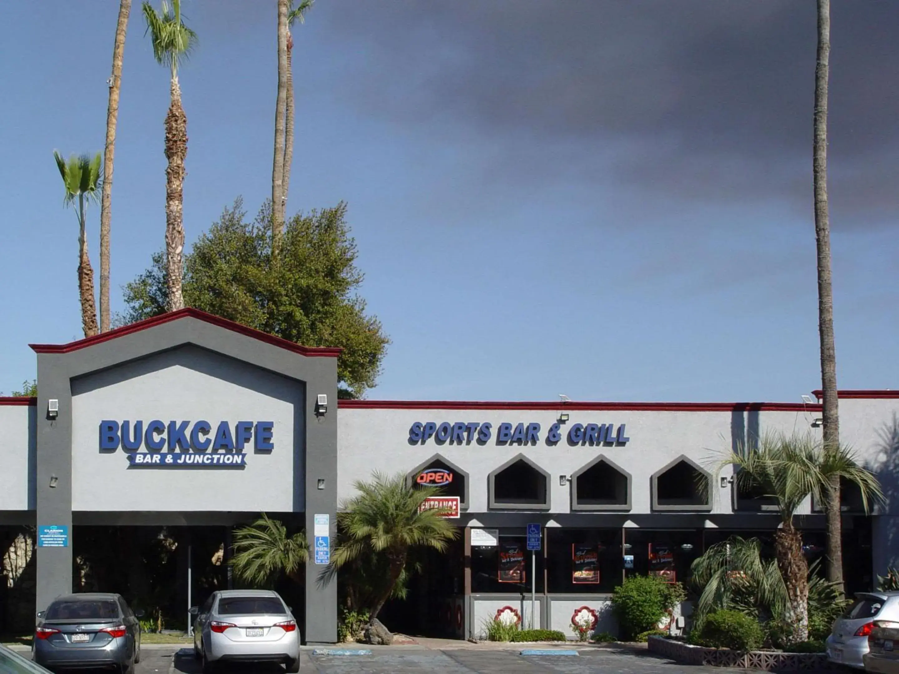 Restaurant/places to eat in Clarion Hotel Bakersfield North Restaurant/places to eat in Clarion Hotel Bakersfield North