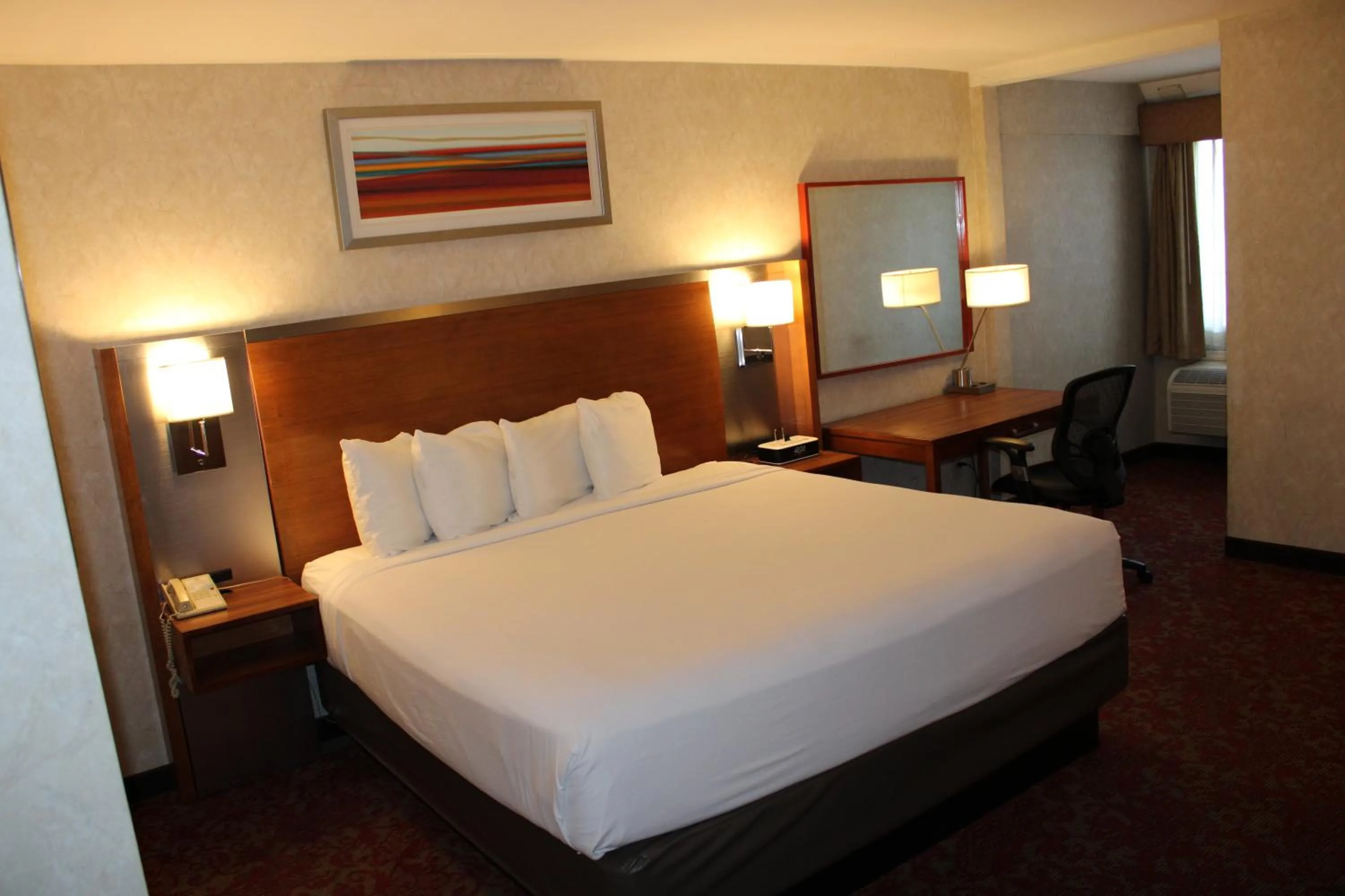 Bedroom, Bed in Clarion Hotel Bakersfield North