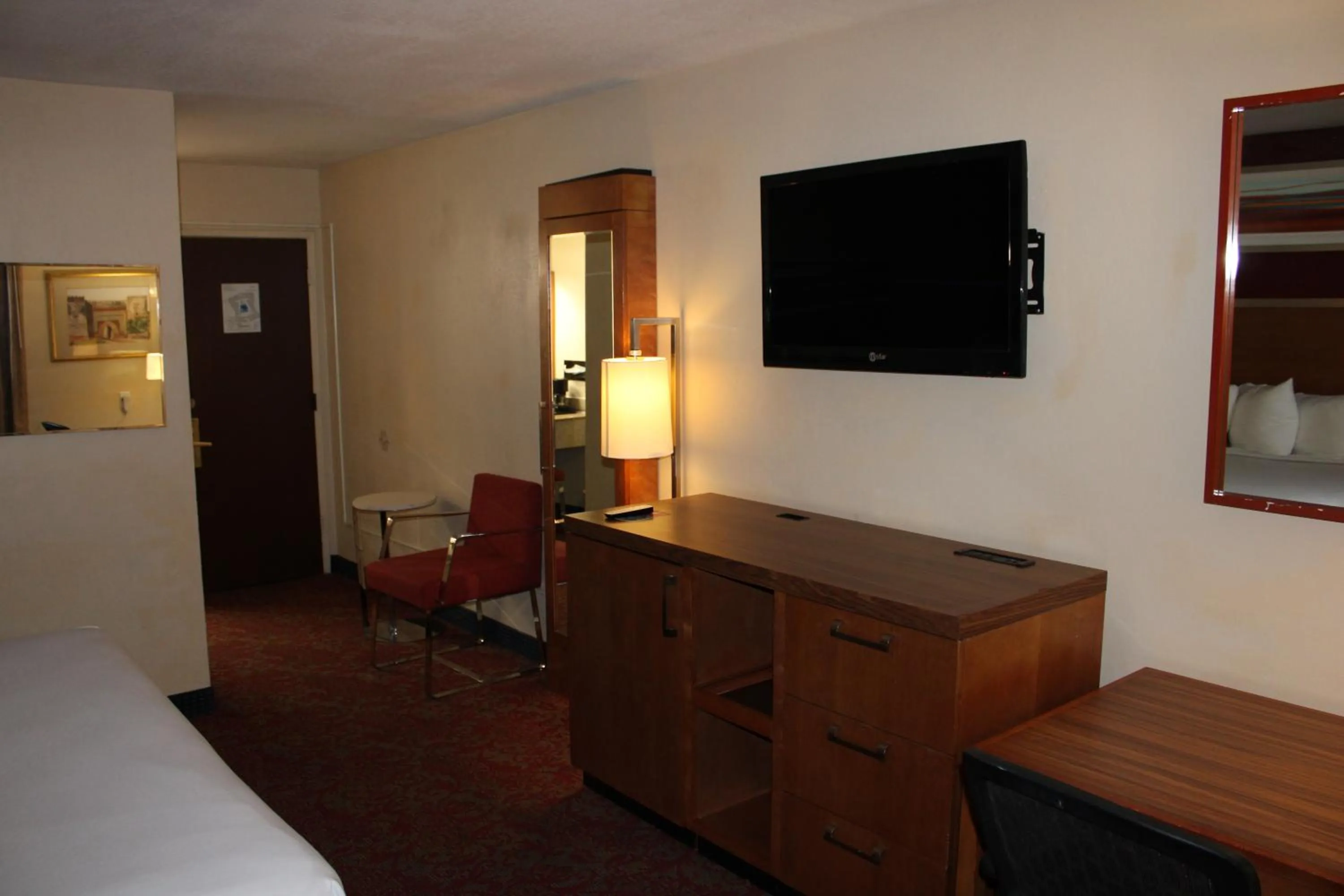 Photo of the whole room, Bed in Clarion Hotel Bakersfield North