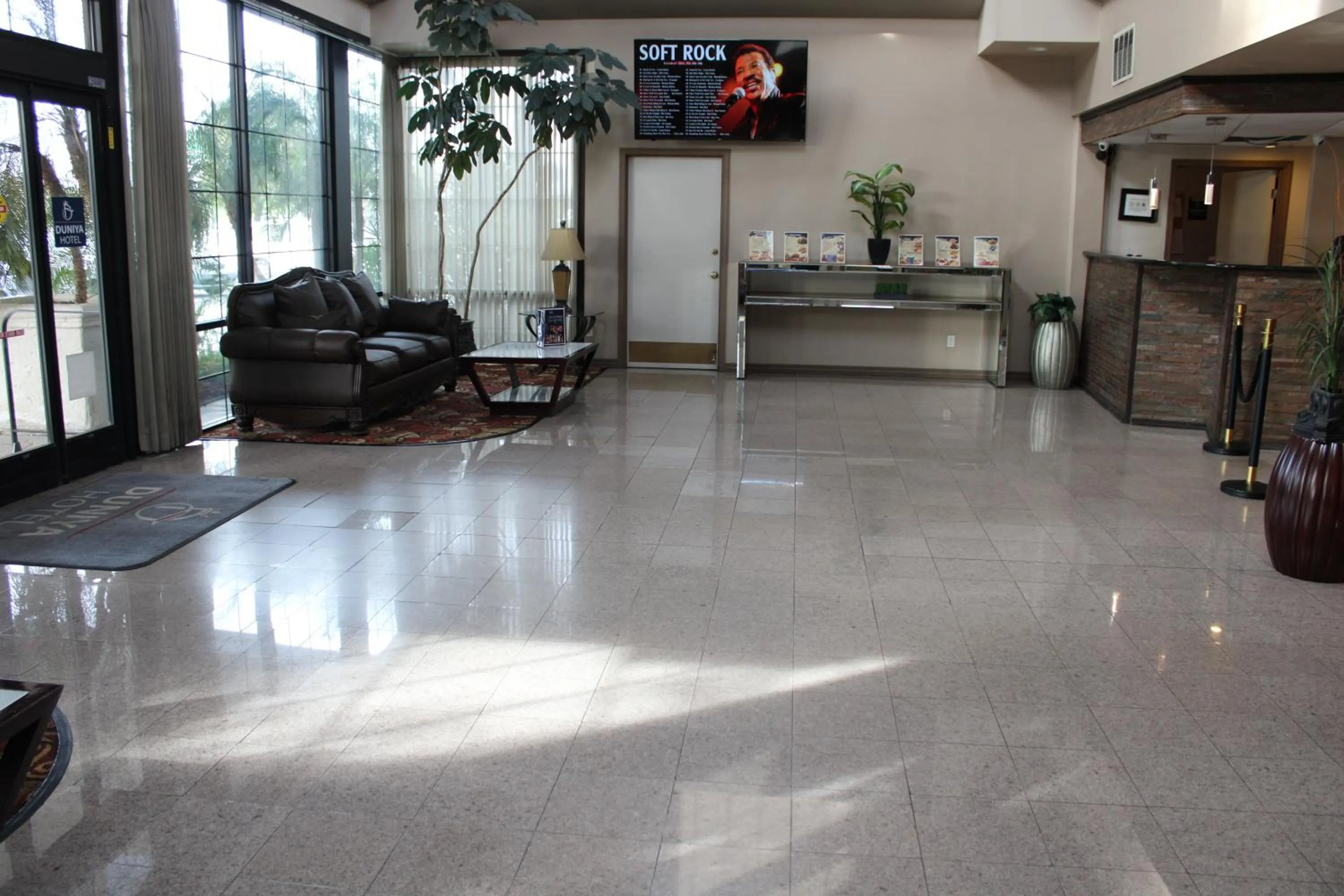 Lobby or reception in Clarion Hotel Bakersfield North