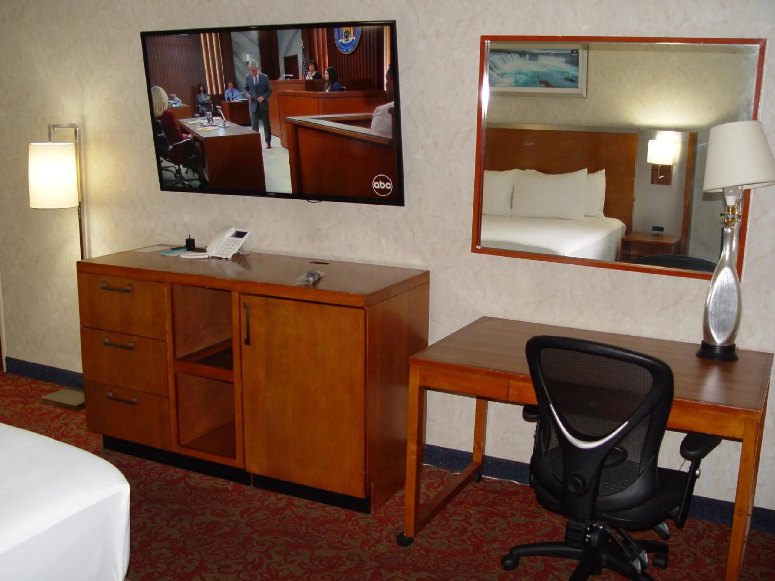 Bed in Clarion Hotel Bakersfield North