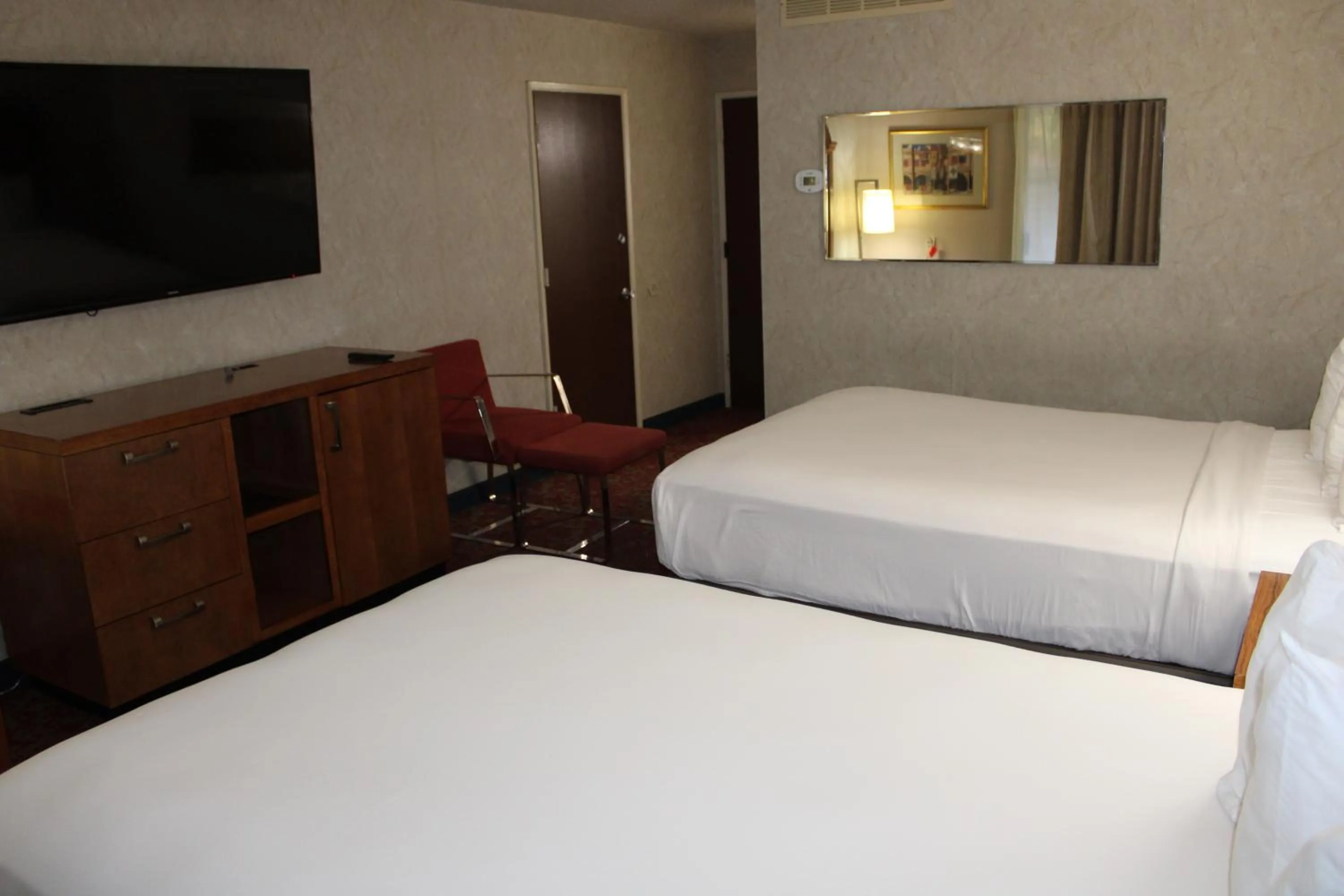 Bed in Clarion Hotel Bakersfield North
