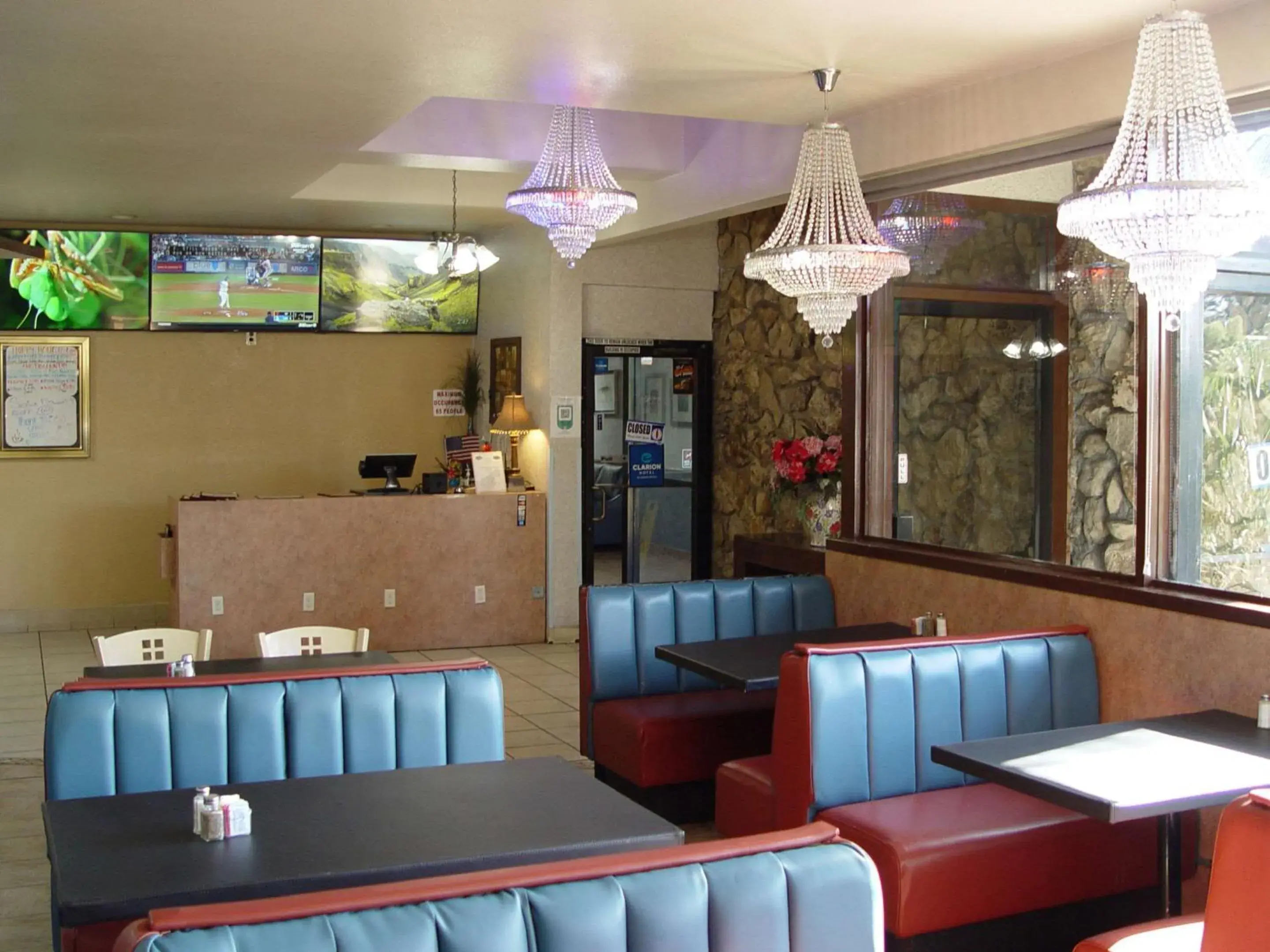 Restaurant/places to eat in Clarion Hotel Bakersfield North Restaurant/places to eat in Clarion Hotel Bakersfield North