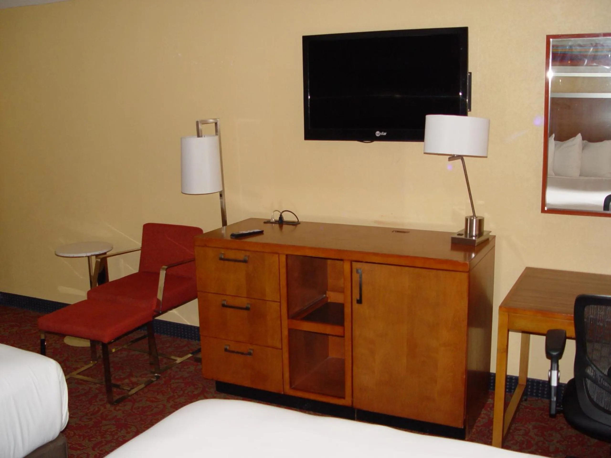 TV and multimedia, TV/Entertainment Center in Duniya Hotel