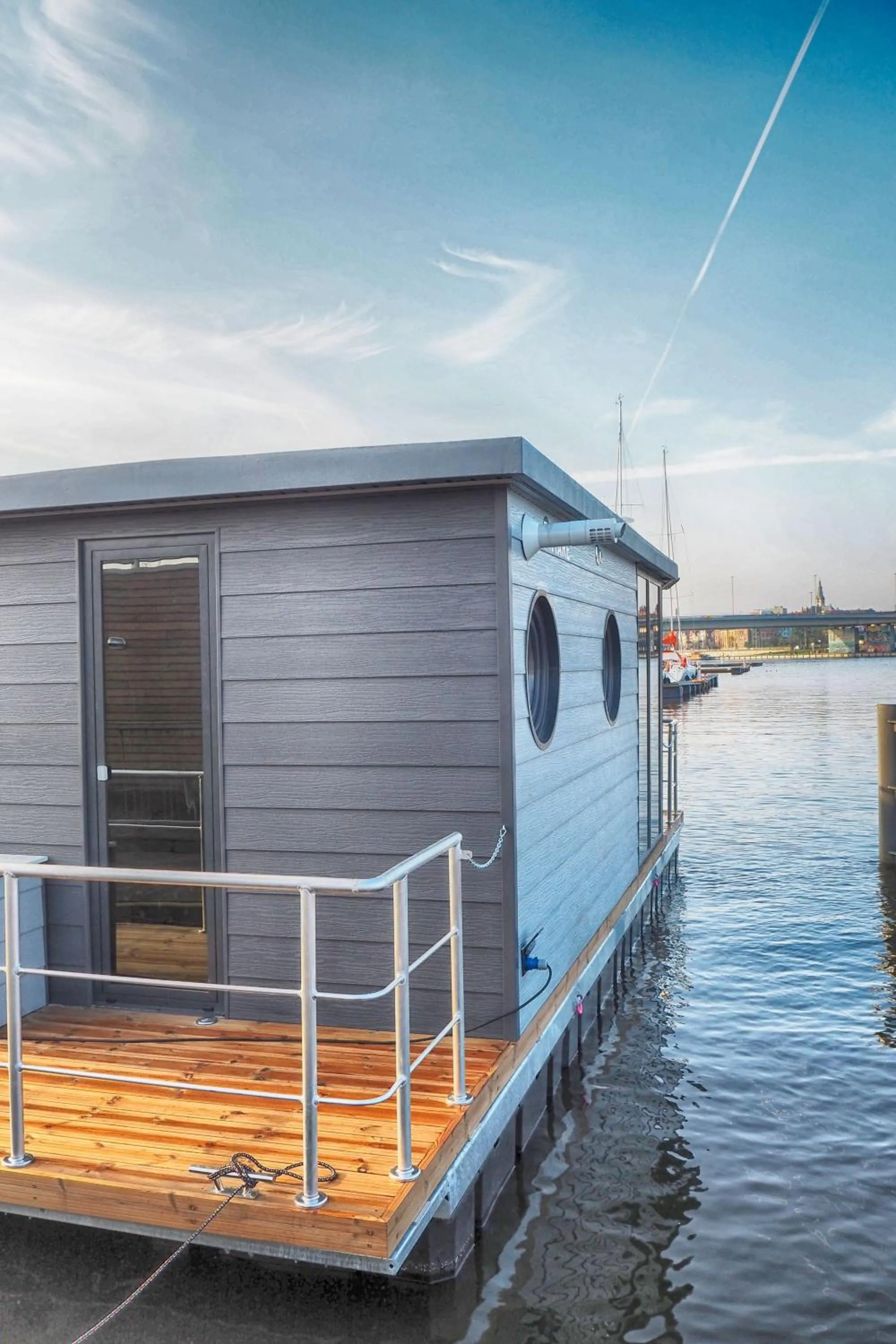 Property building in Tiny Hanzeboat