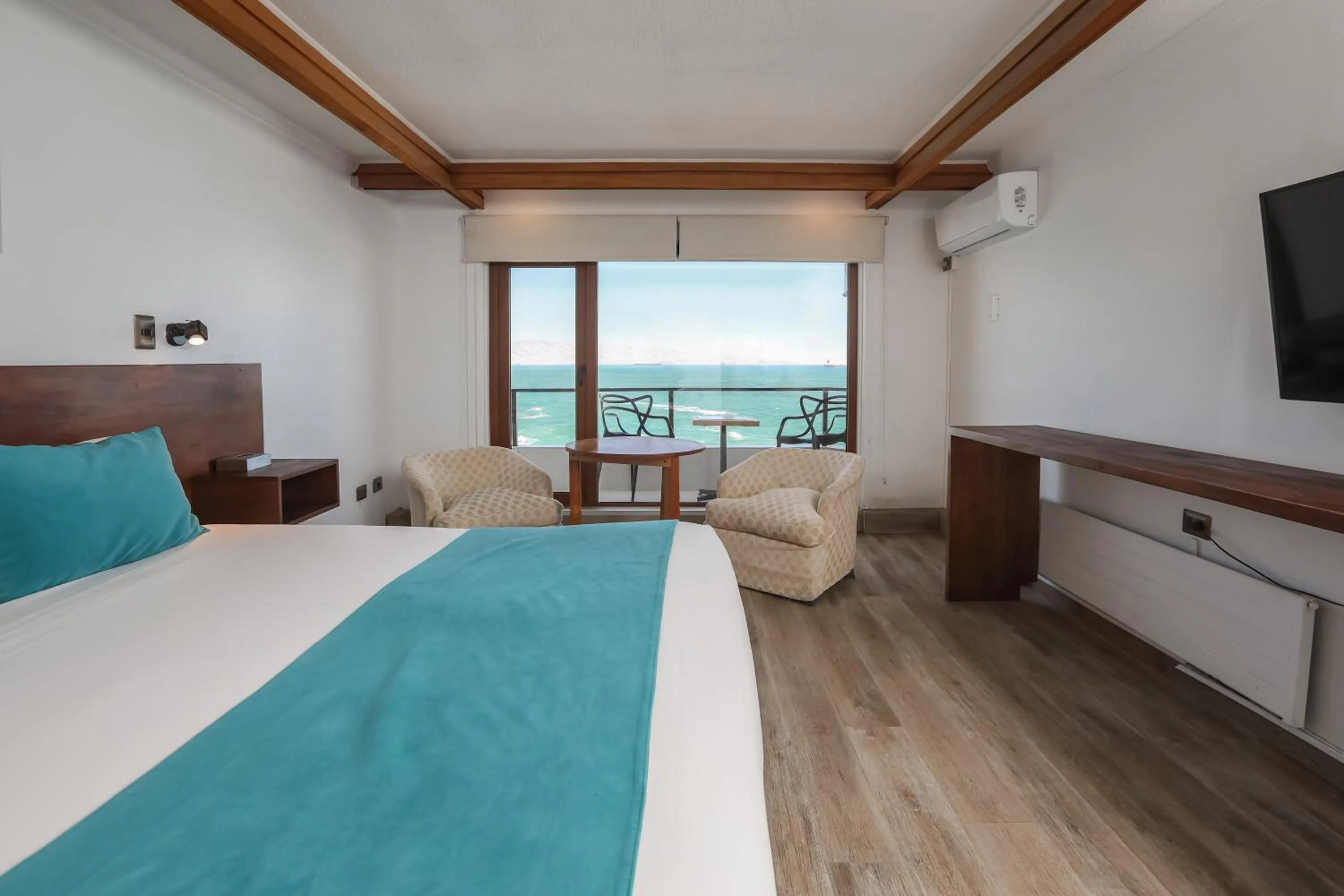 Bed in Hotel Oceanic