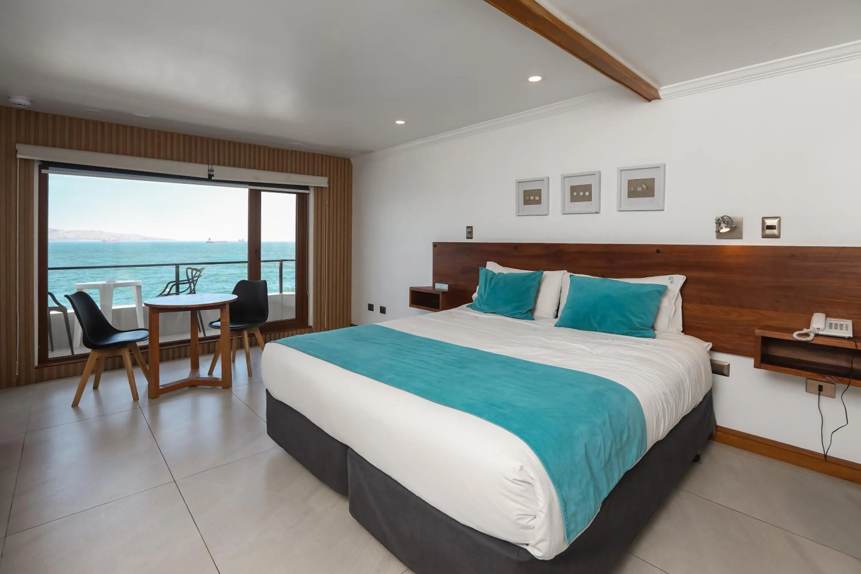 Bed in Hotel Oceanic