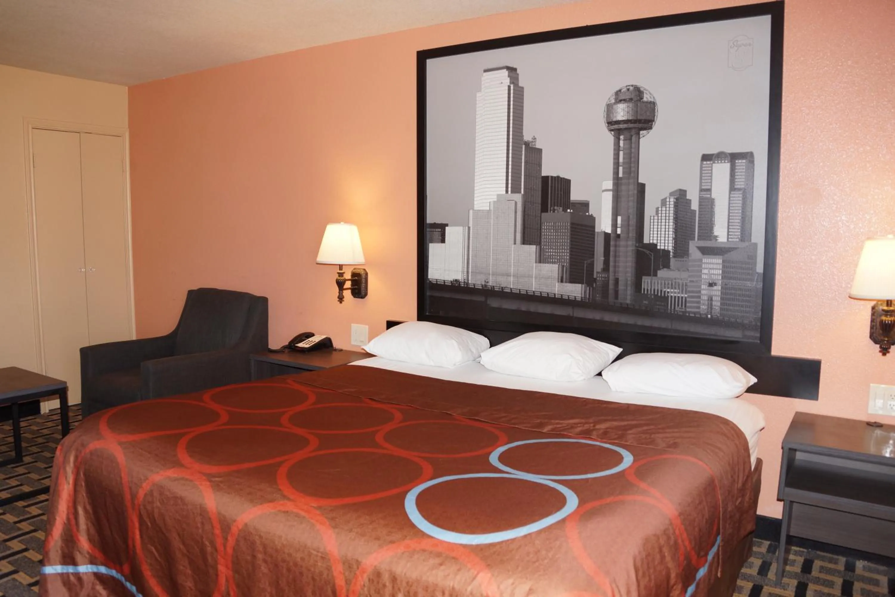 Bed in Super 8 by Wyndham Farmers Branch/North Dallas