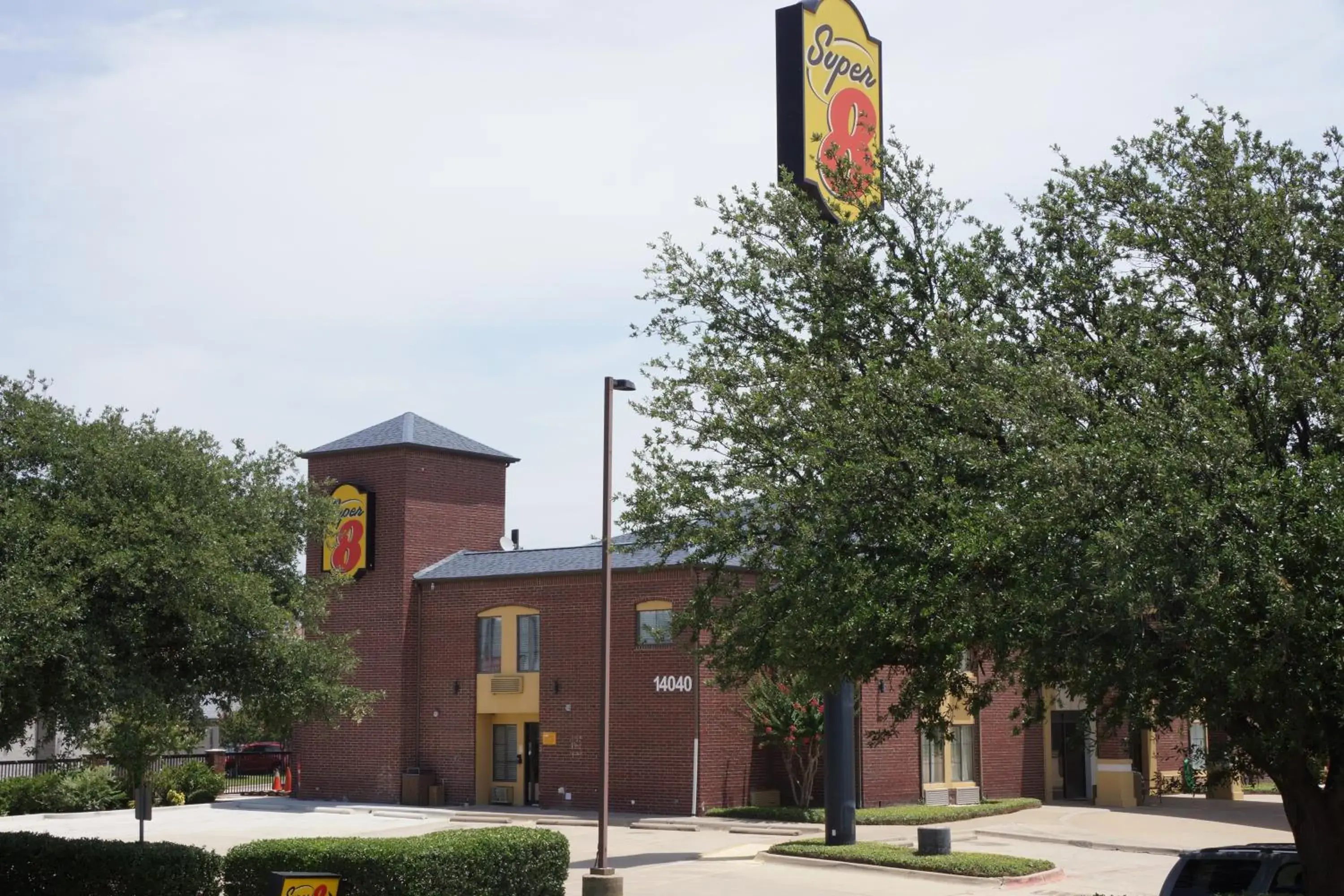 Property building in Super 8 by Wyndham Farmers Branch/North Dallas Property building in Super 8 by Wyndham Farmers Branch/North Dallas