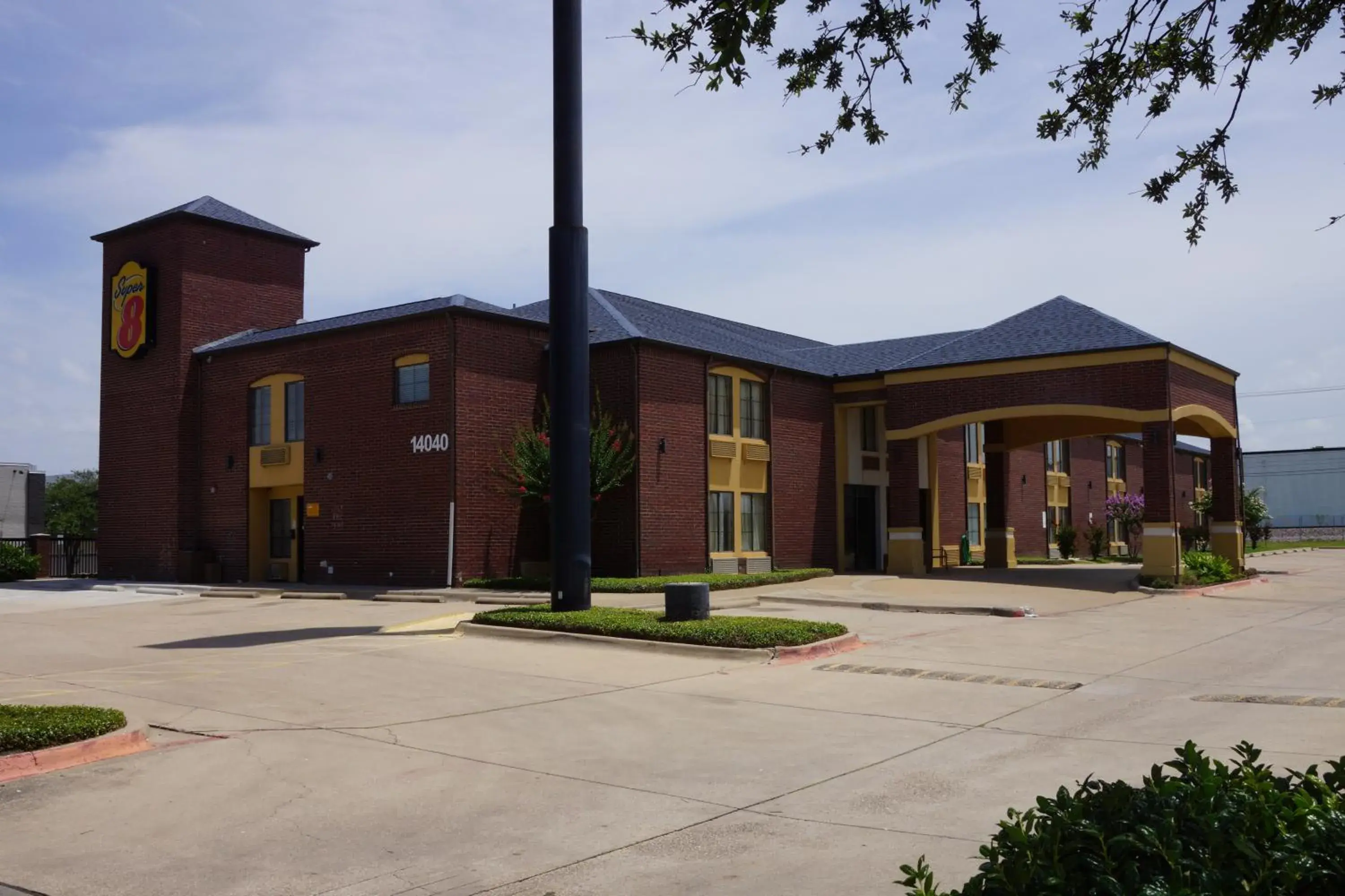 Property building in Super 8 by Wyndham Farmers Branch/North Dallas Property building in Super 8 by Wyndham Farmers Branch/North Dallas