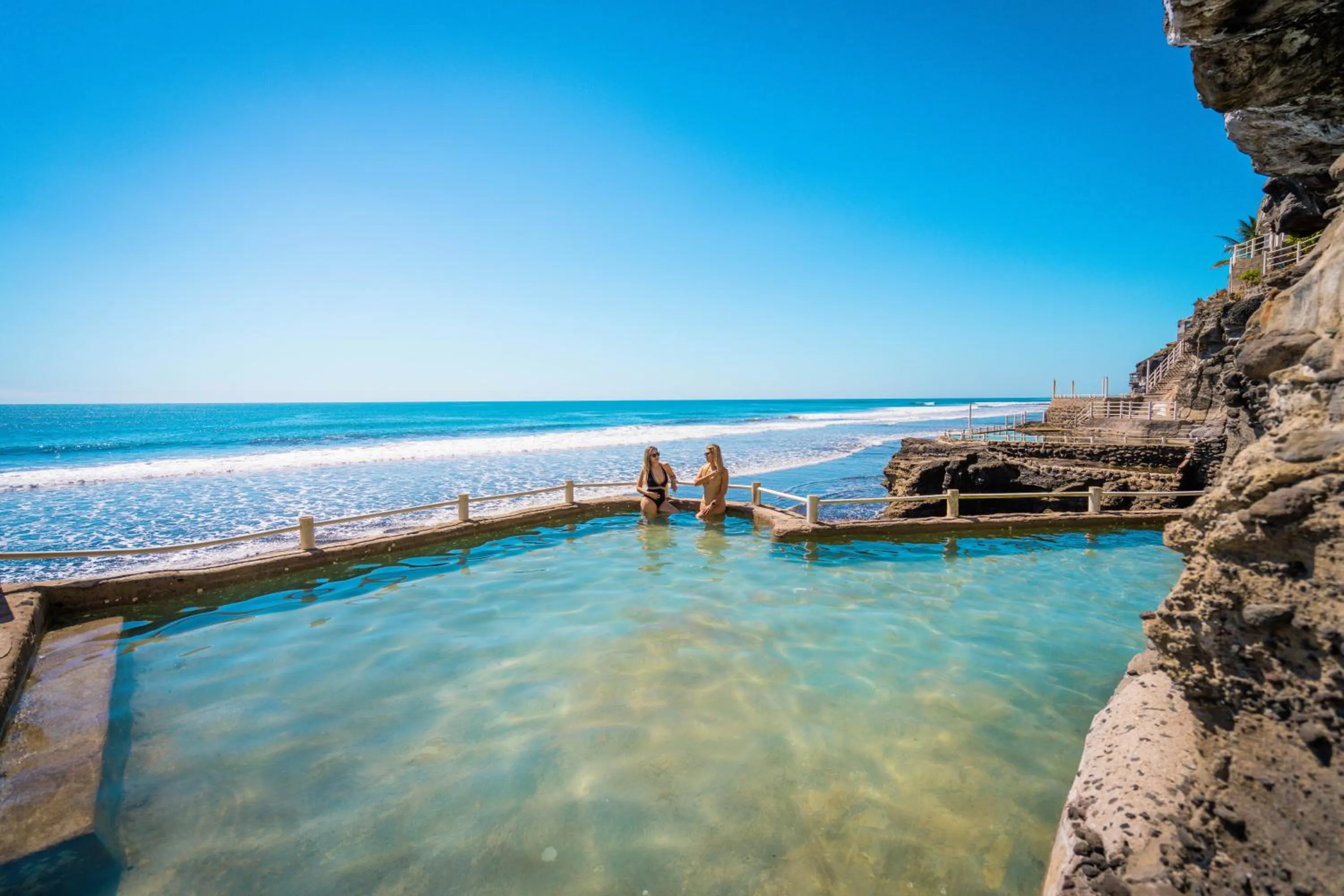 Swimming pool in Hotel Los Farallones