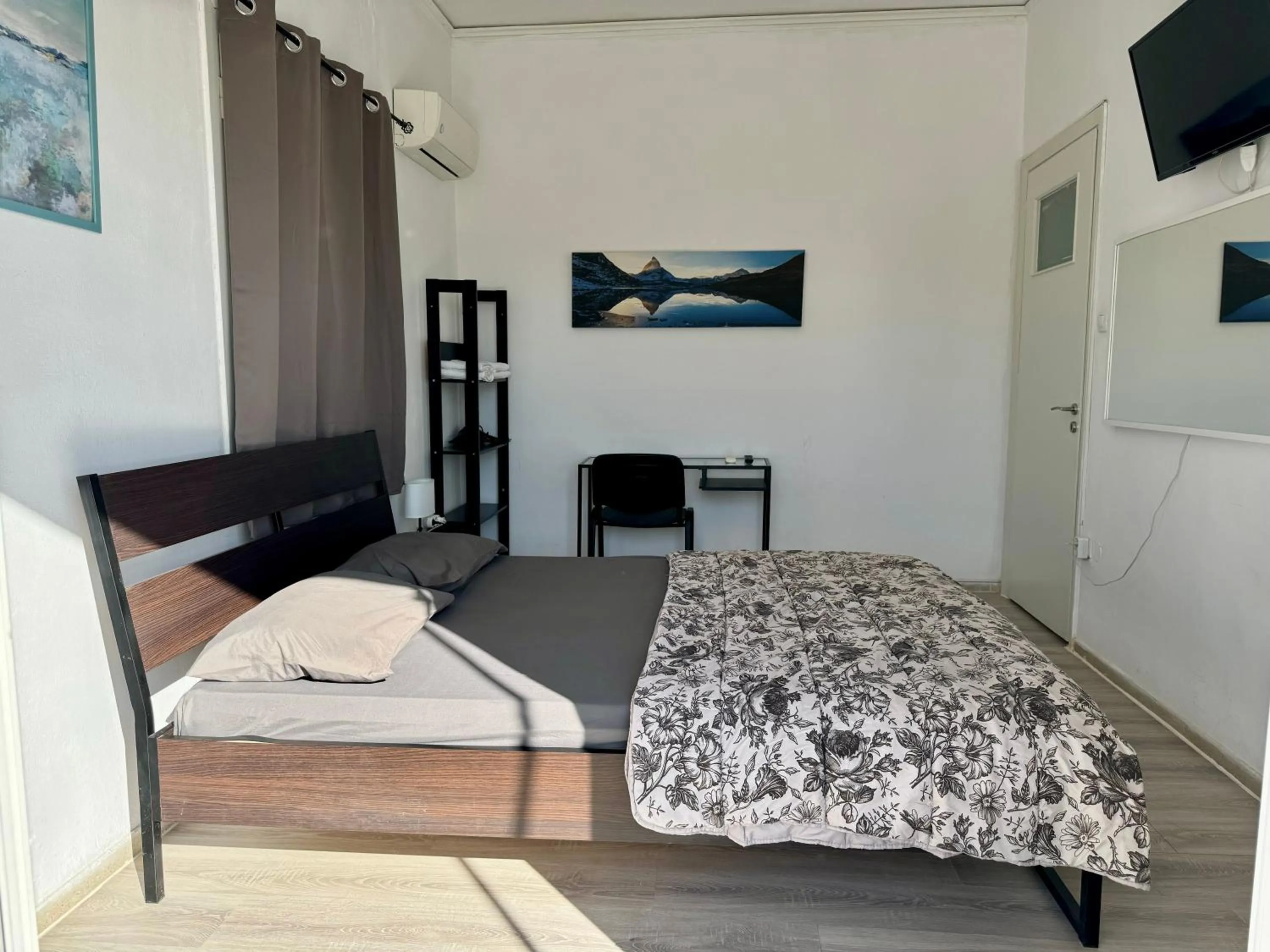 Bed in Starfish Seaside Studio